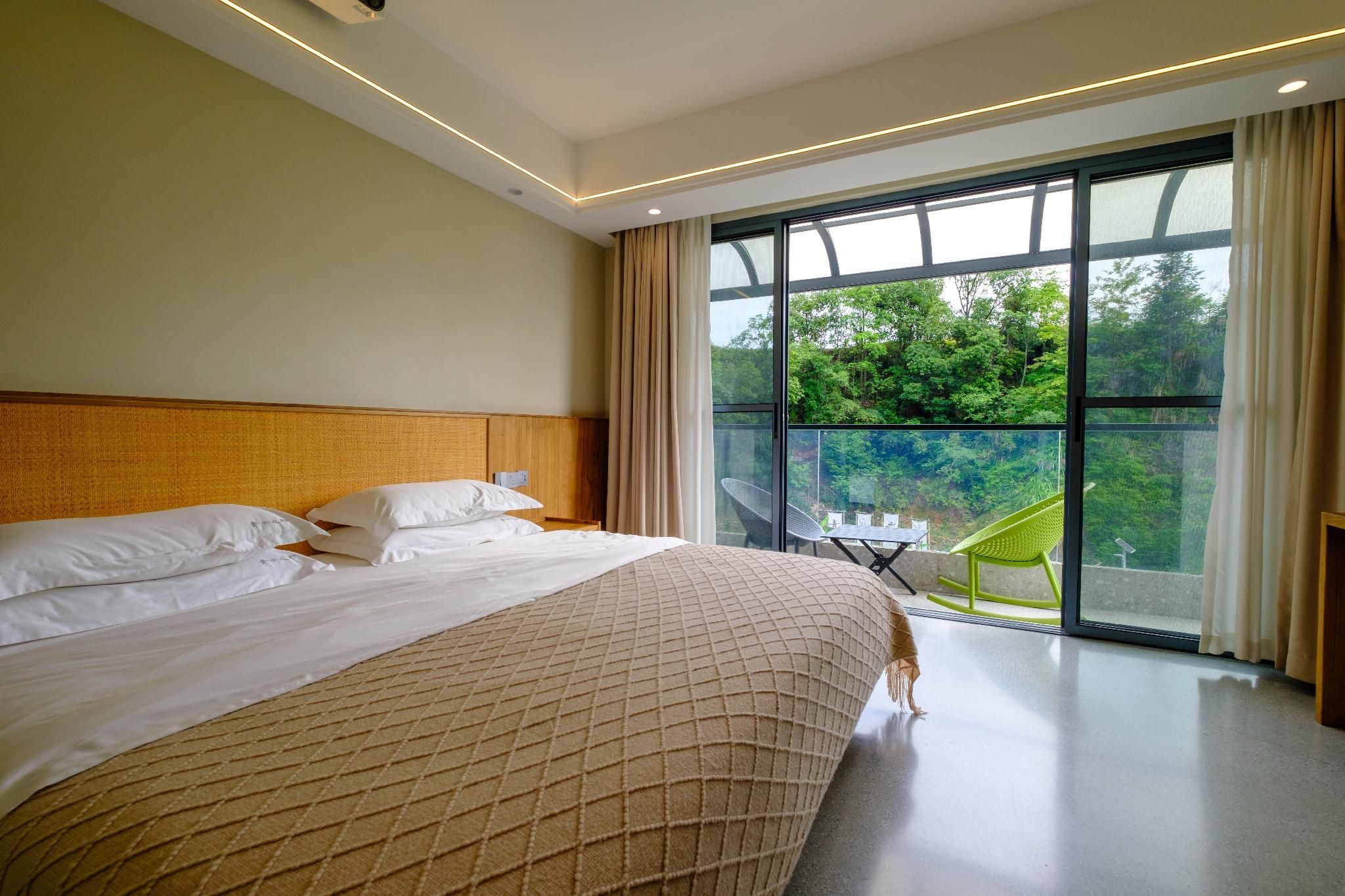 Balcony Room - Non-Smoking