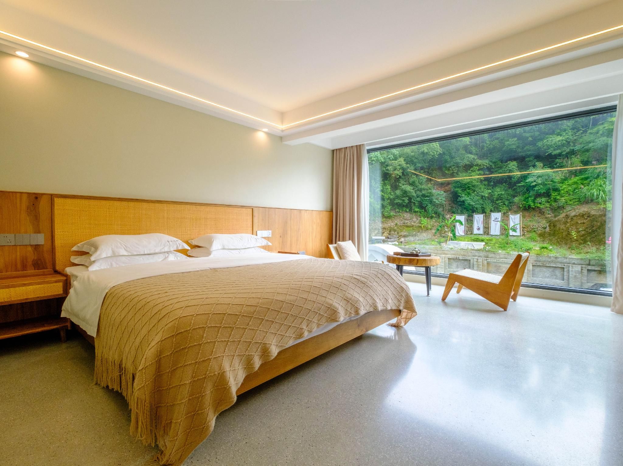 Guest room, Queen