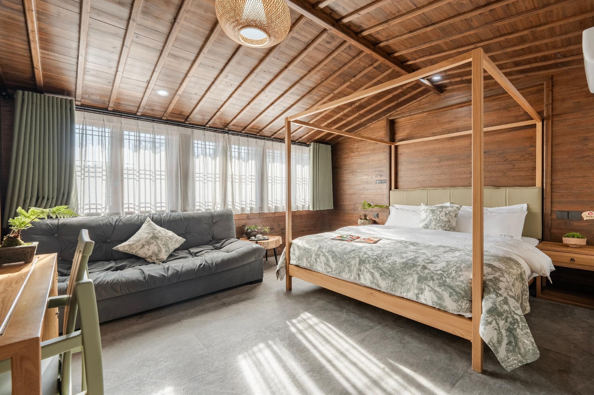 Queen Bed Room