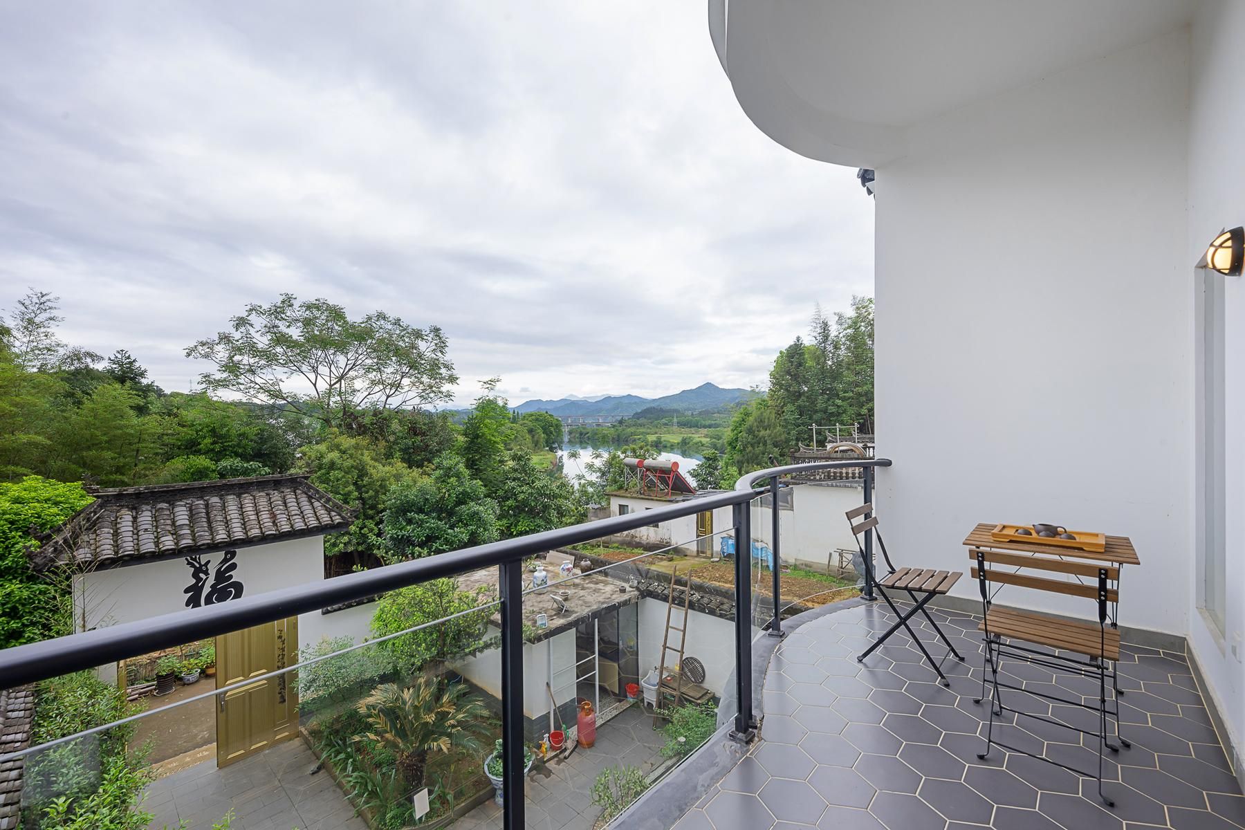Mountain View King Room