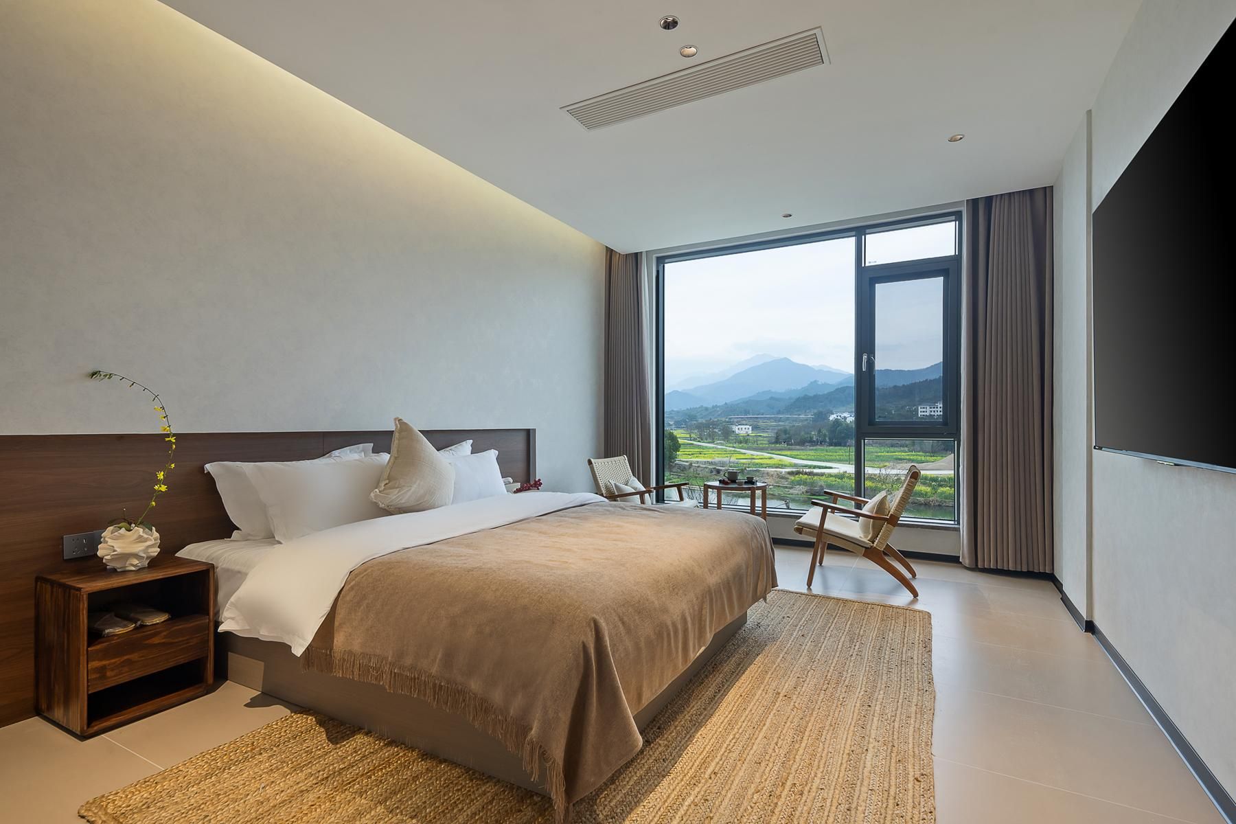Huazhu - Room With Bed
