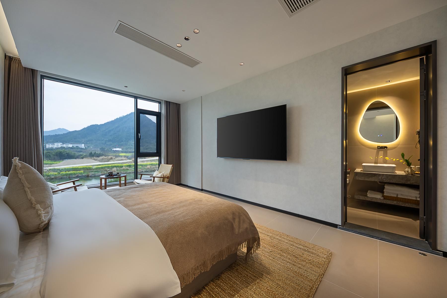 Huazhu - Room With Bed
