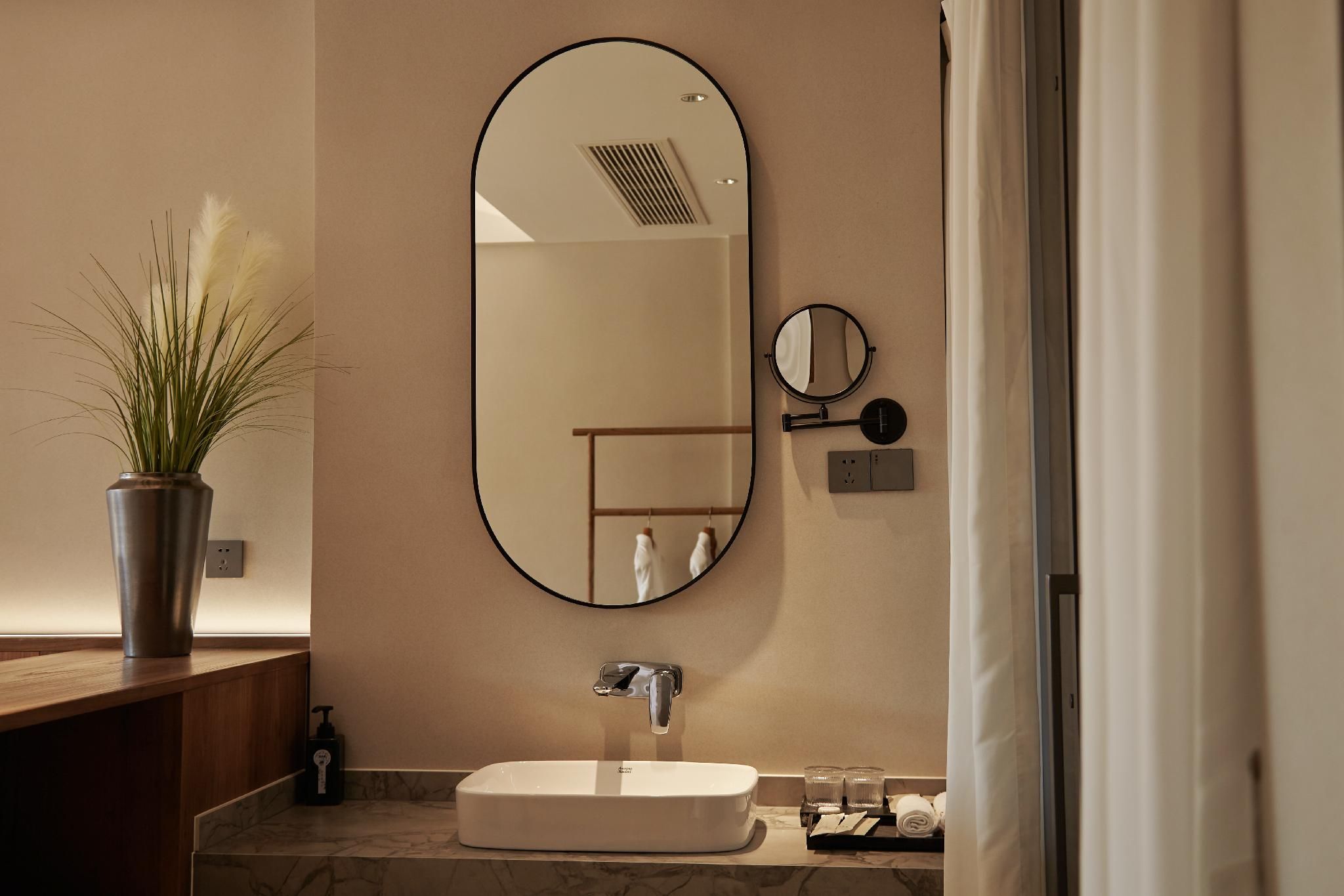 Twin Room with Bath and Toilet