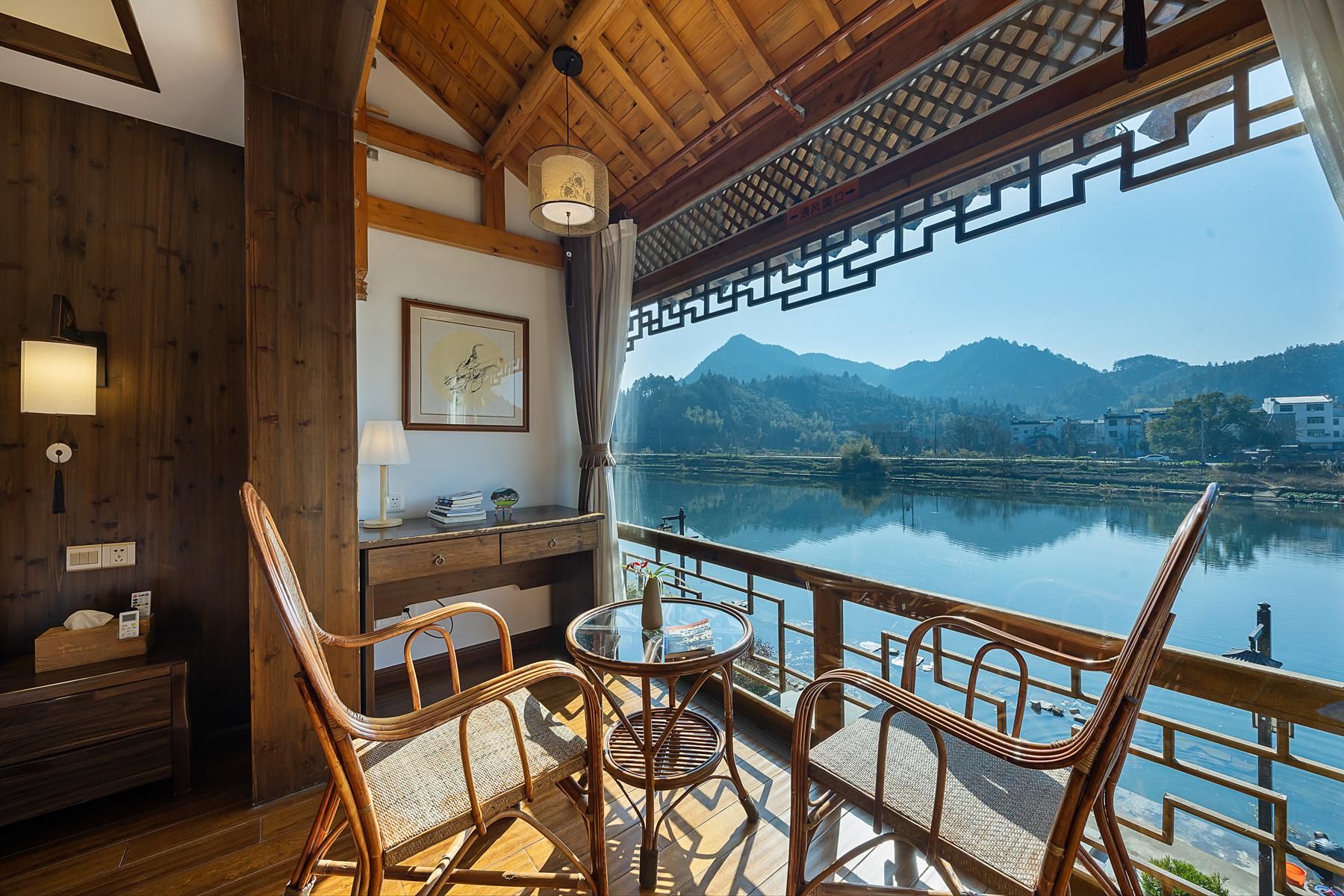 River View Queen