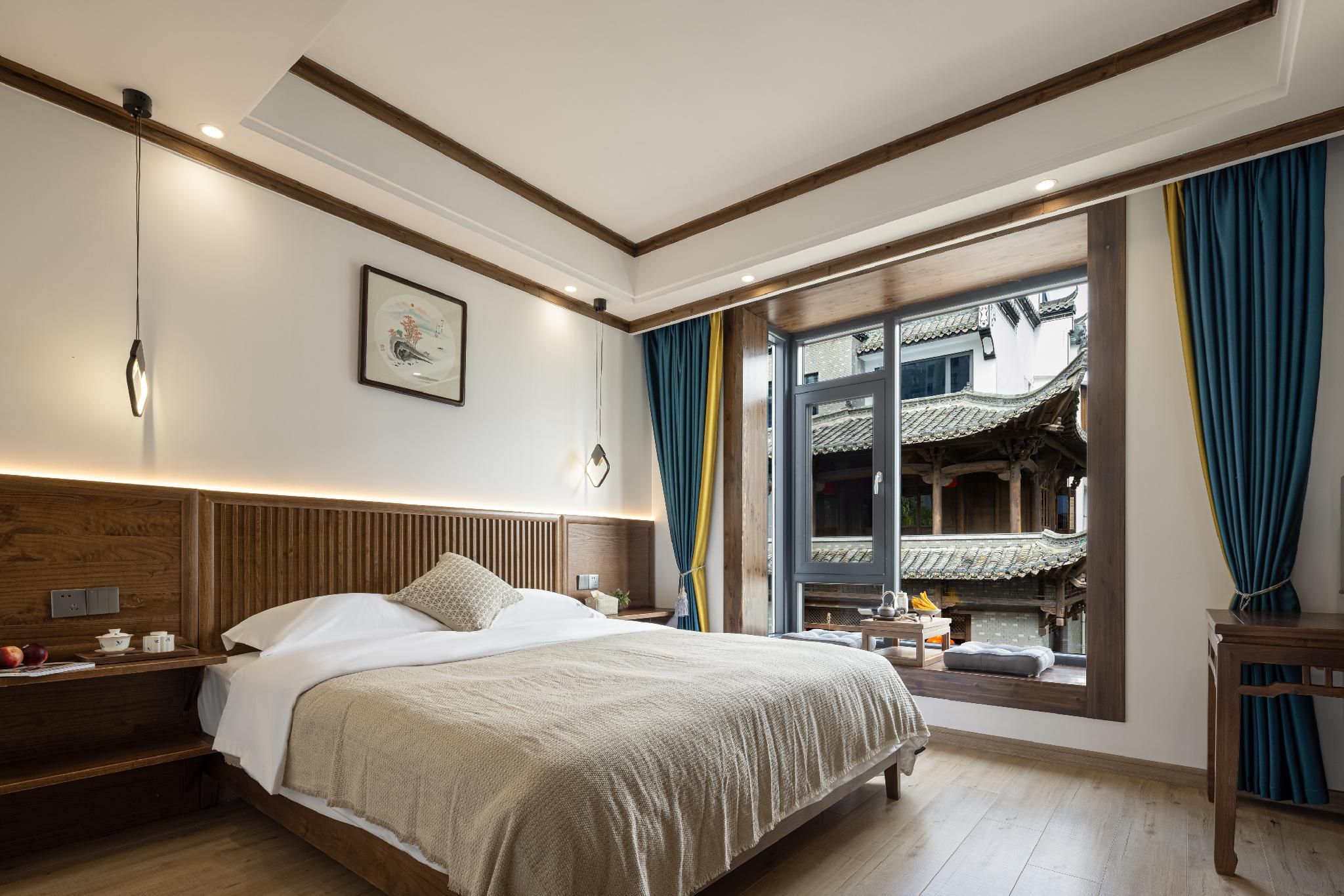 Room with Queen Bed