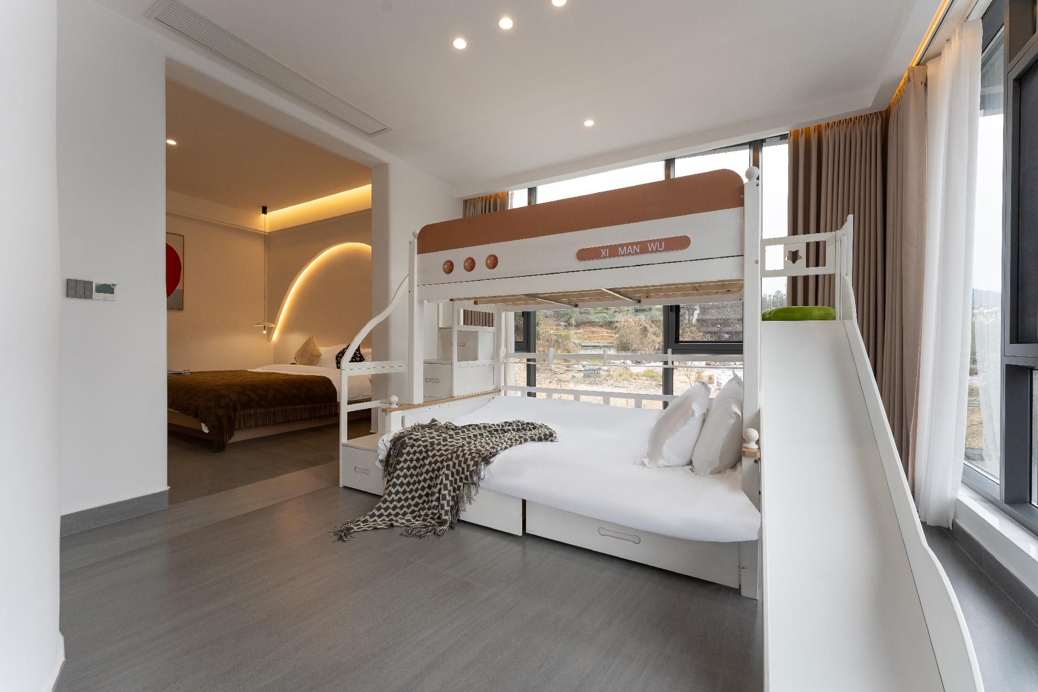 Quintuple Room