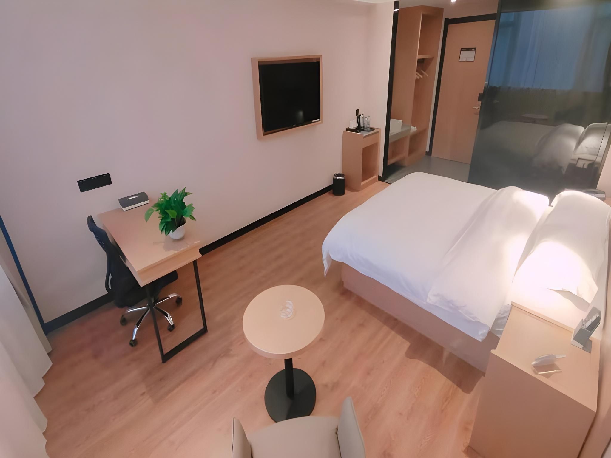 Business Queen Room