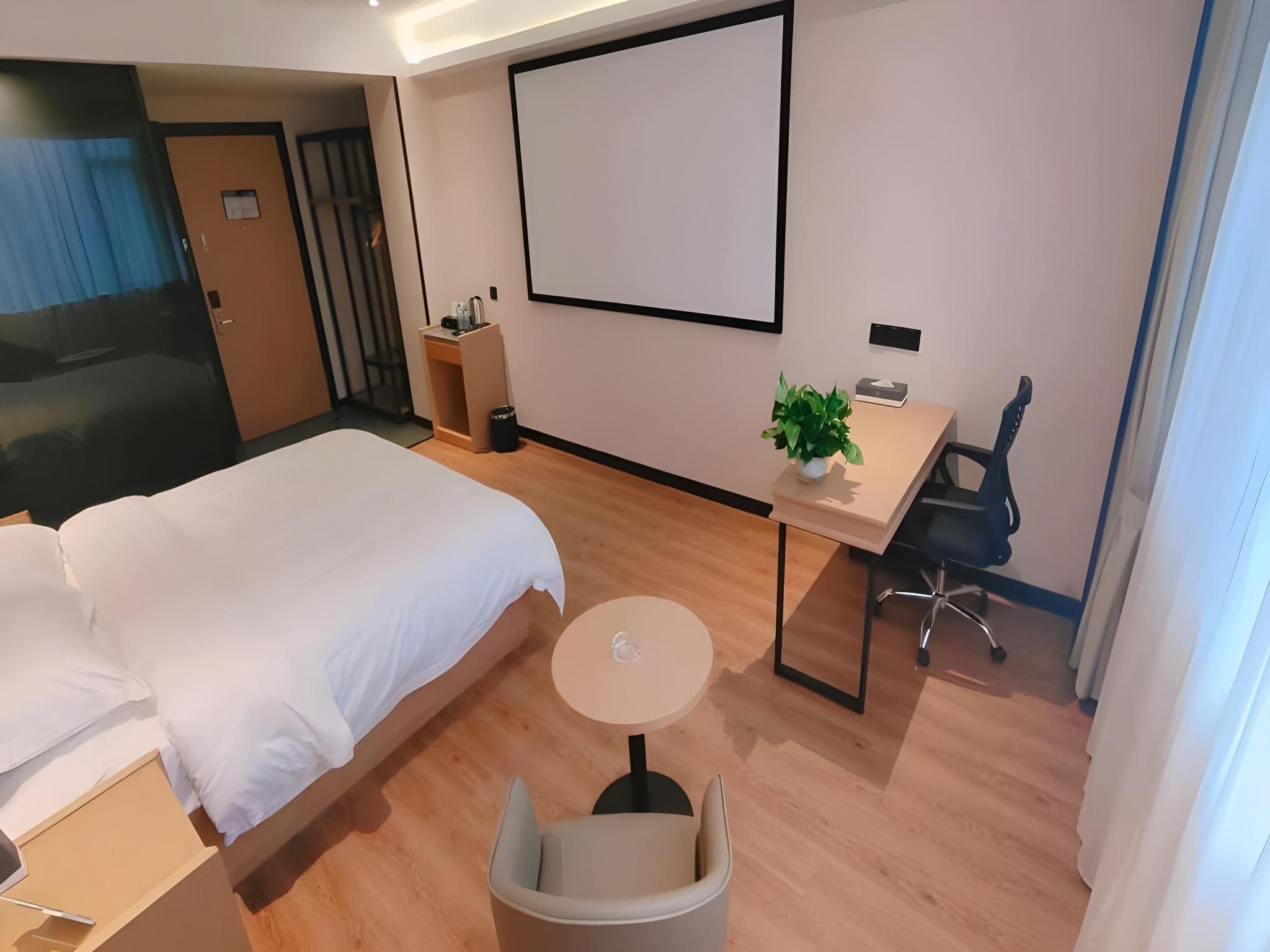 GTI - Feature 1 Bed Room, Cinema