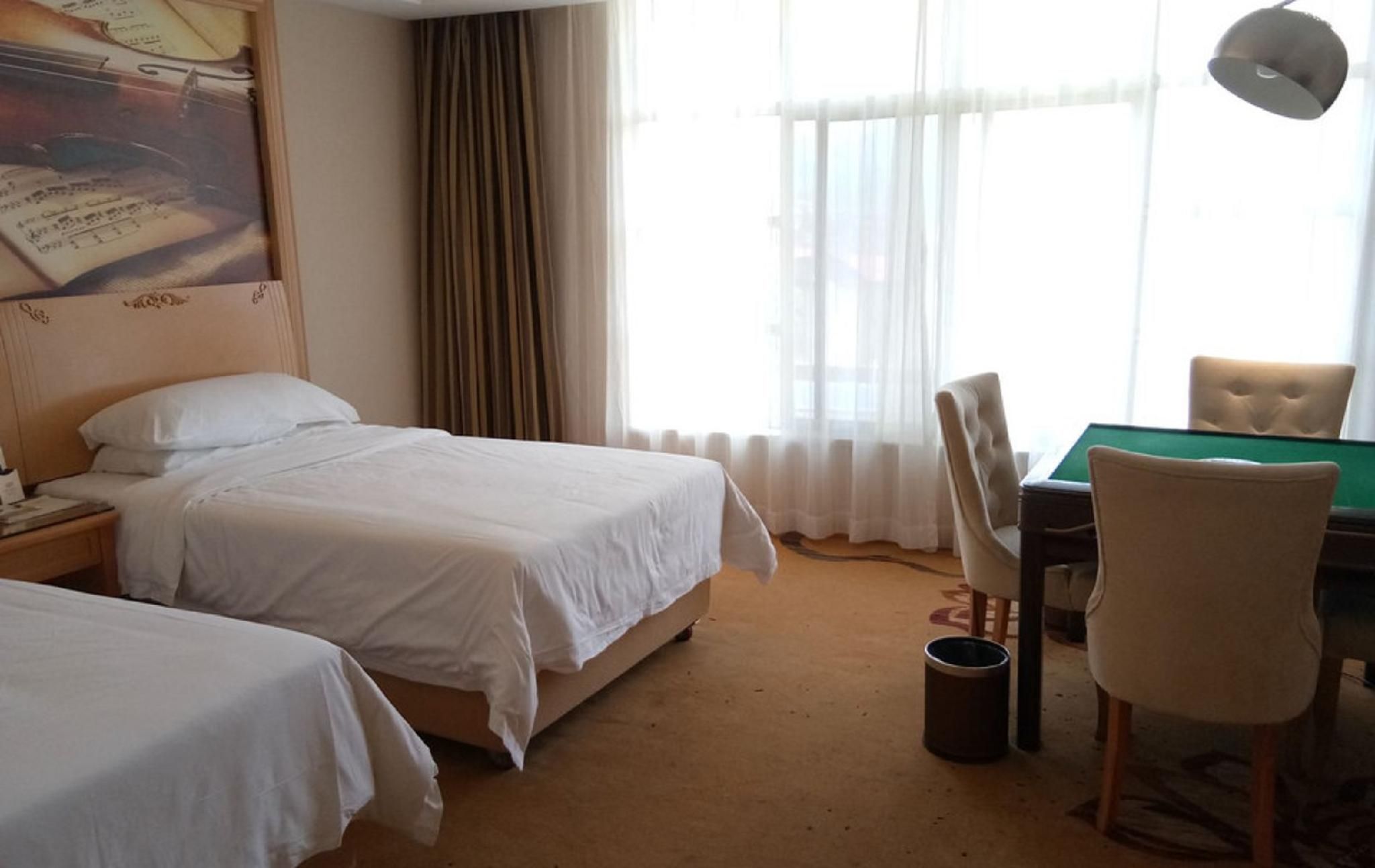 Vienna - Functional Chess Room With Twin Bed