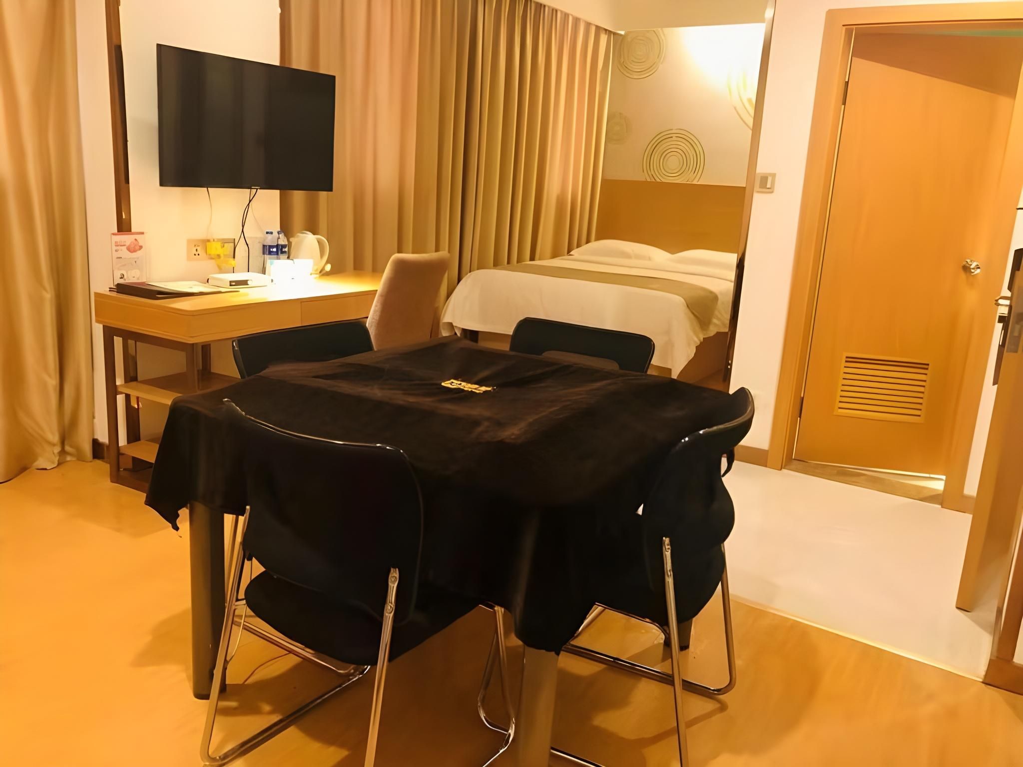 Feature Queen Room