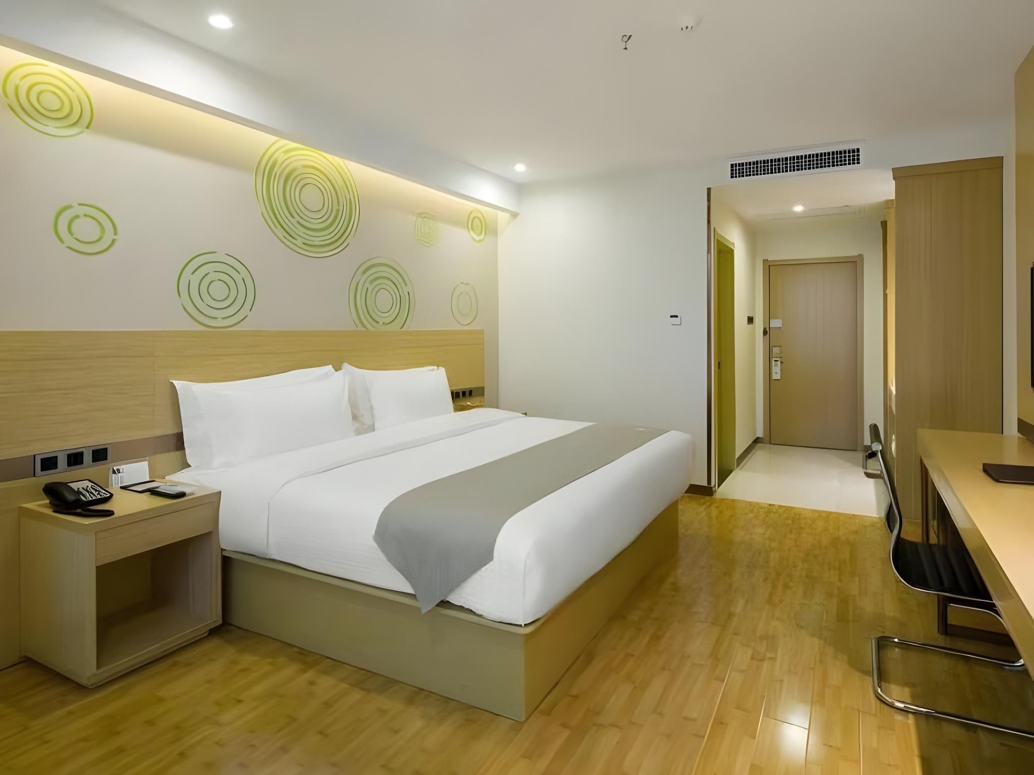 Business Queen Room