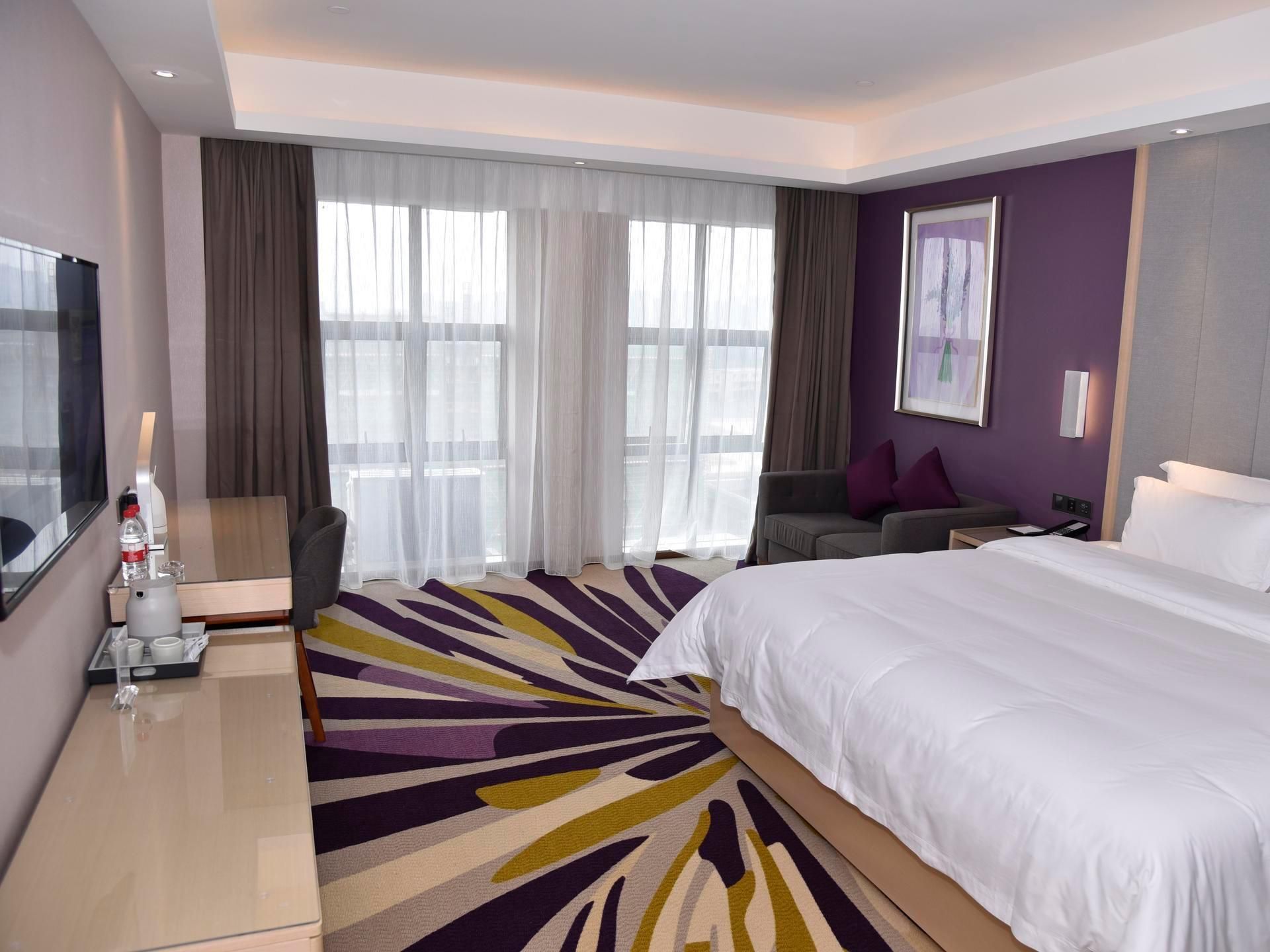 Business Queen Room