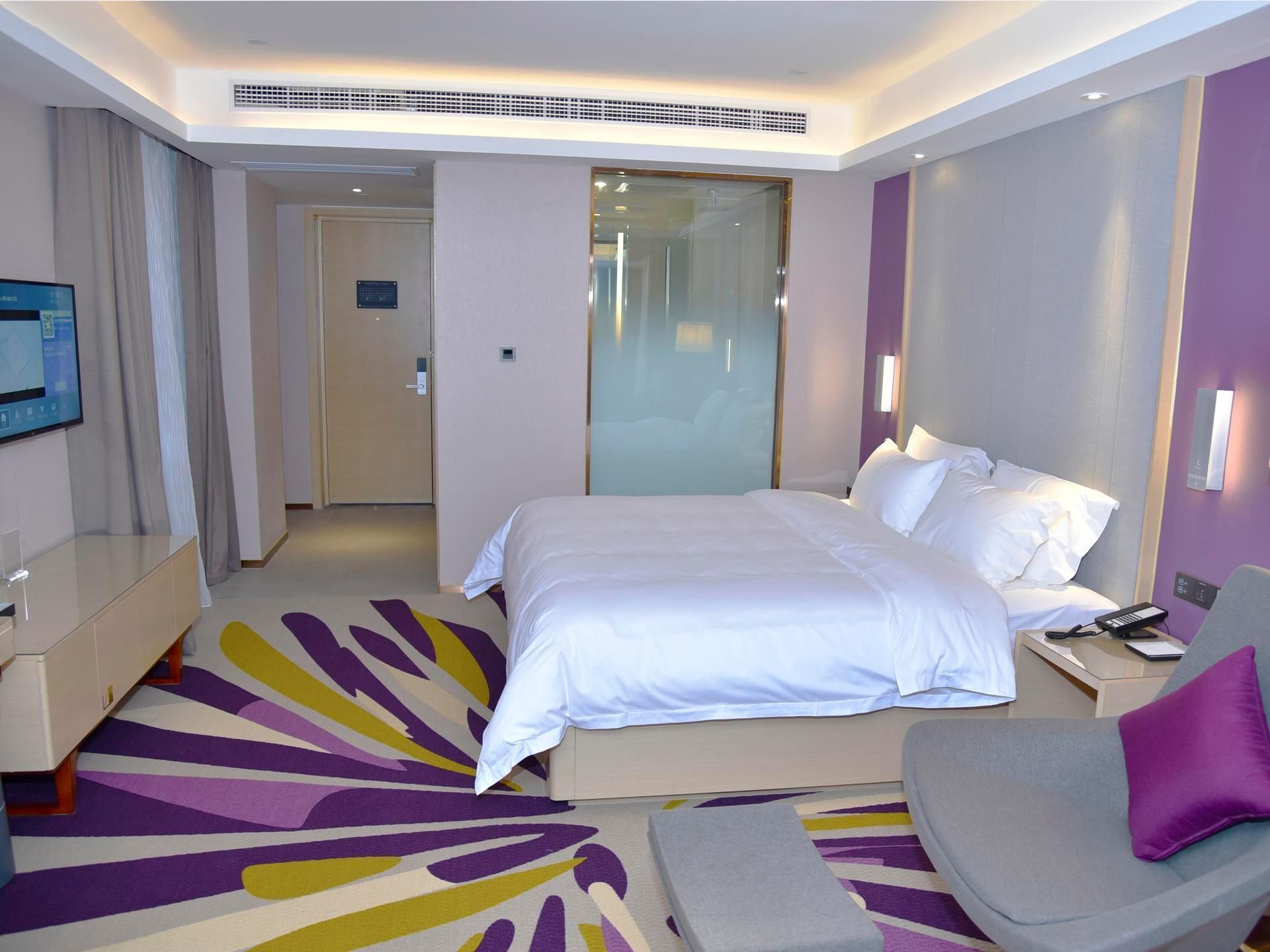 Business Queen Room