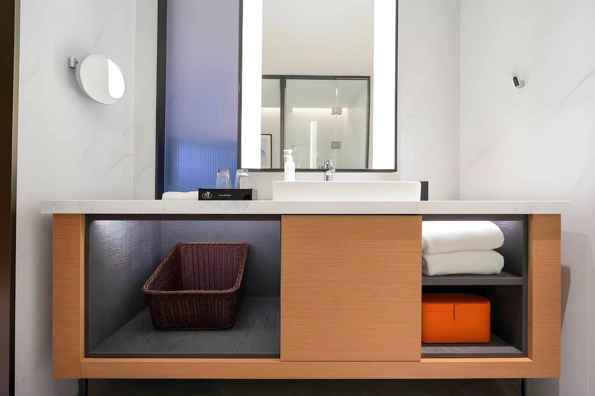 Queen Superior Room
