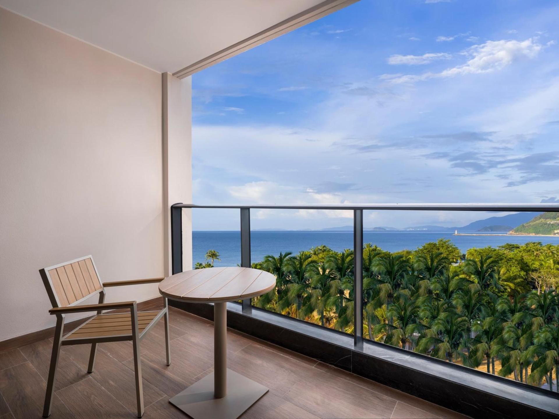 Standard King Room with Balcony and Sea View
