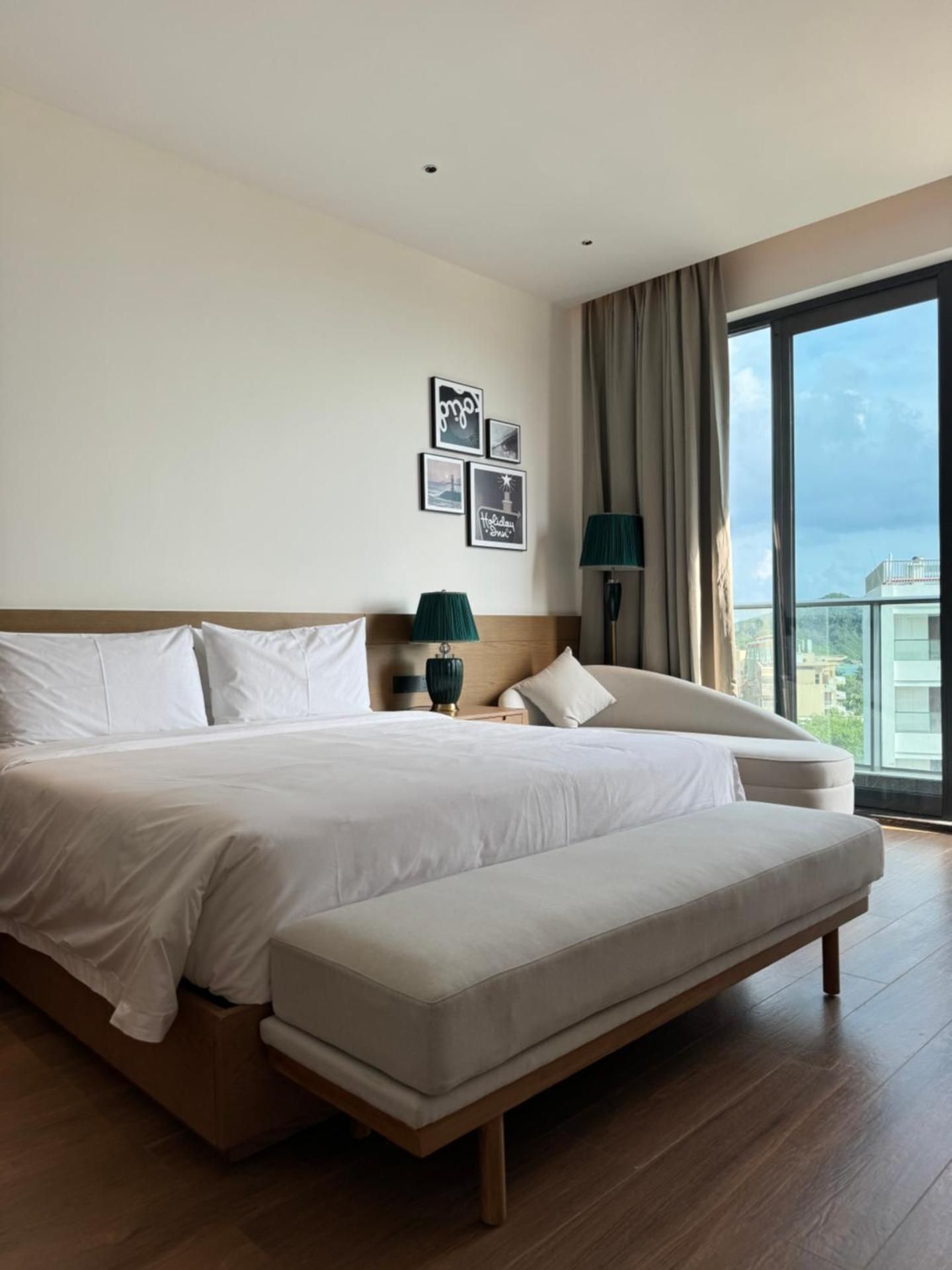 Standard King Room with Balcony - Seafront