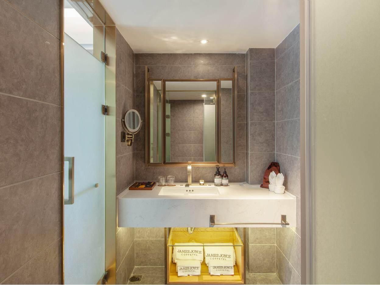 James Joyce - Feifan Family