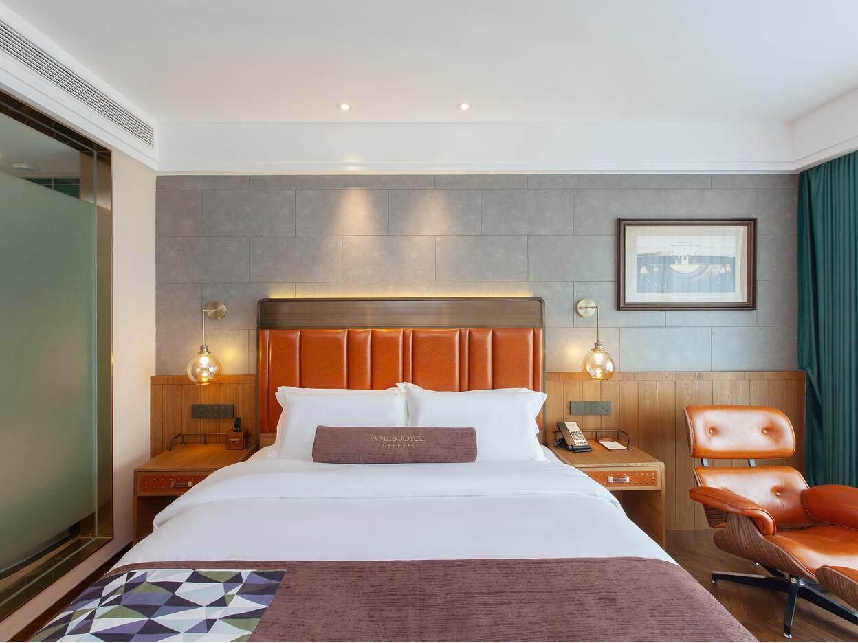 James Joyce - Feifan Bed Room With View