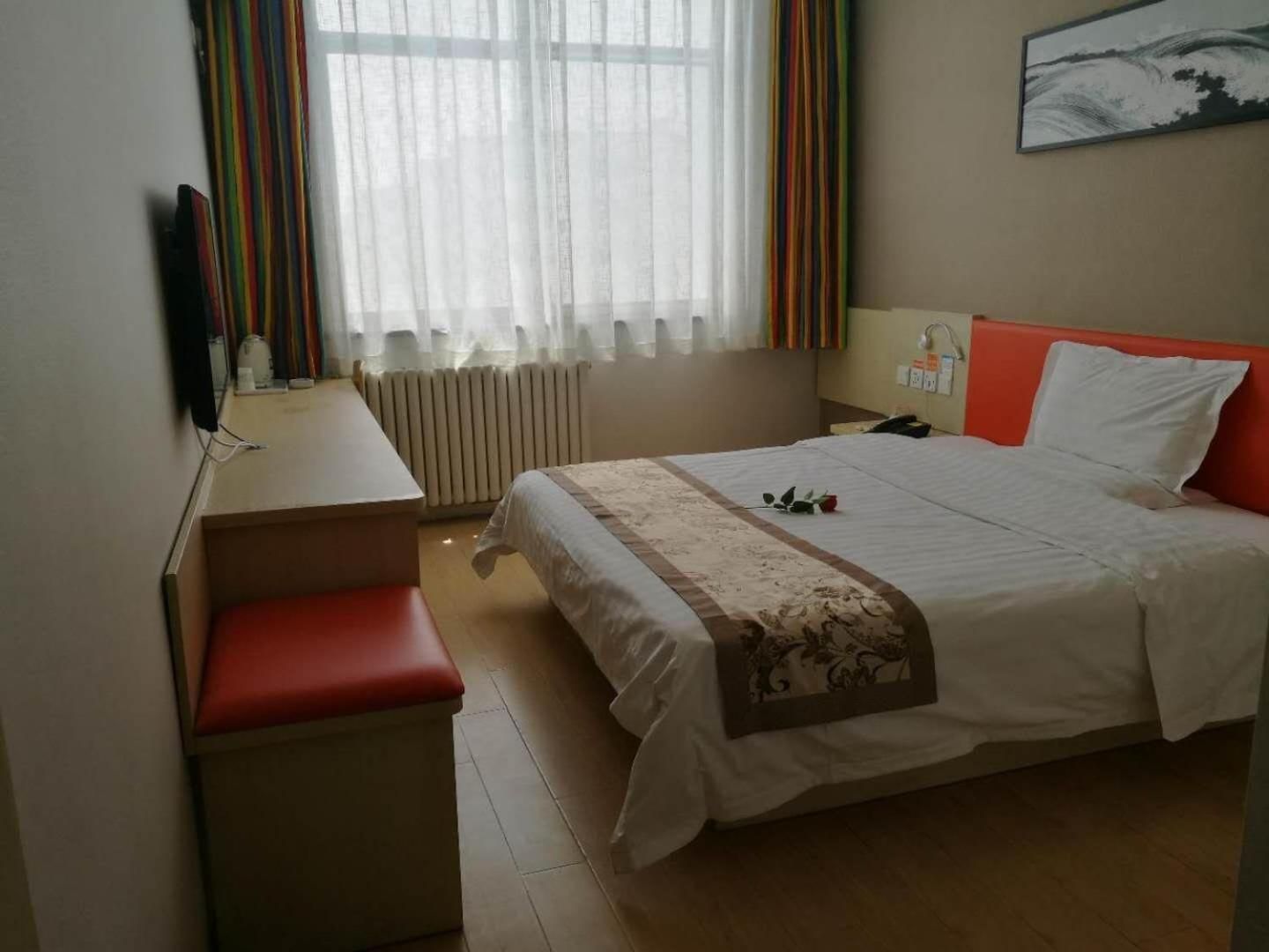 Comfortable Queen Room