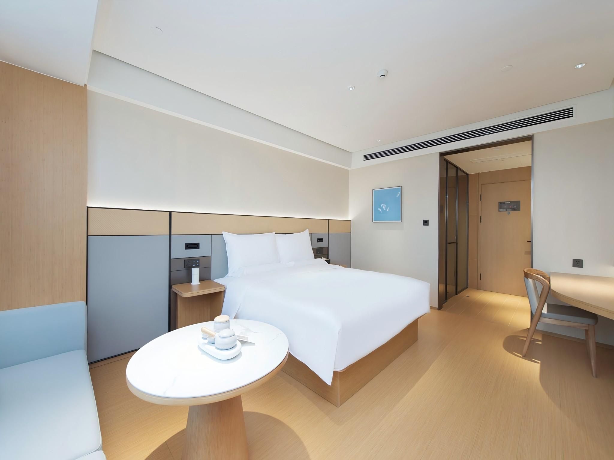 Business Queen Bed Room