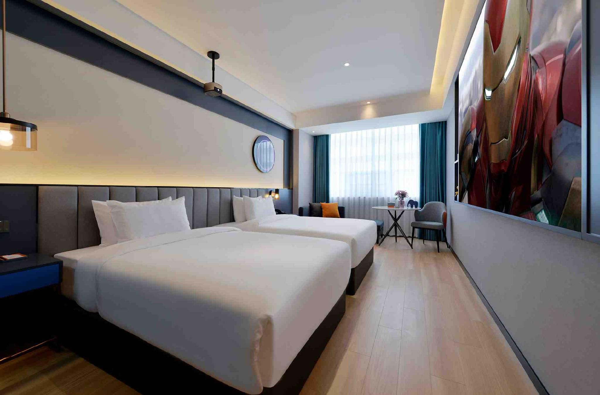 R Cinema Twin Room