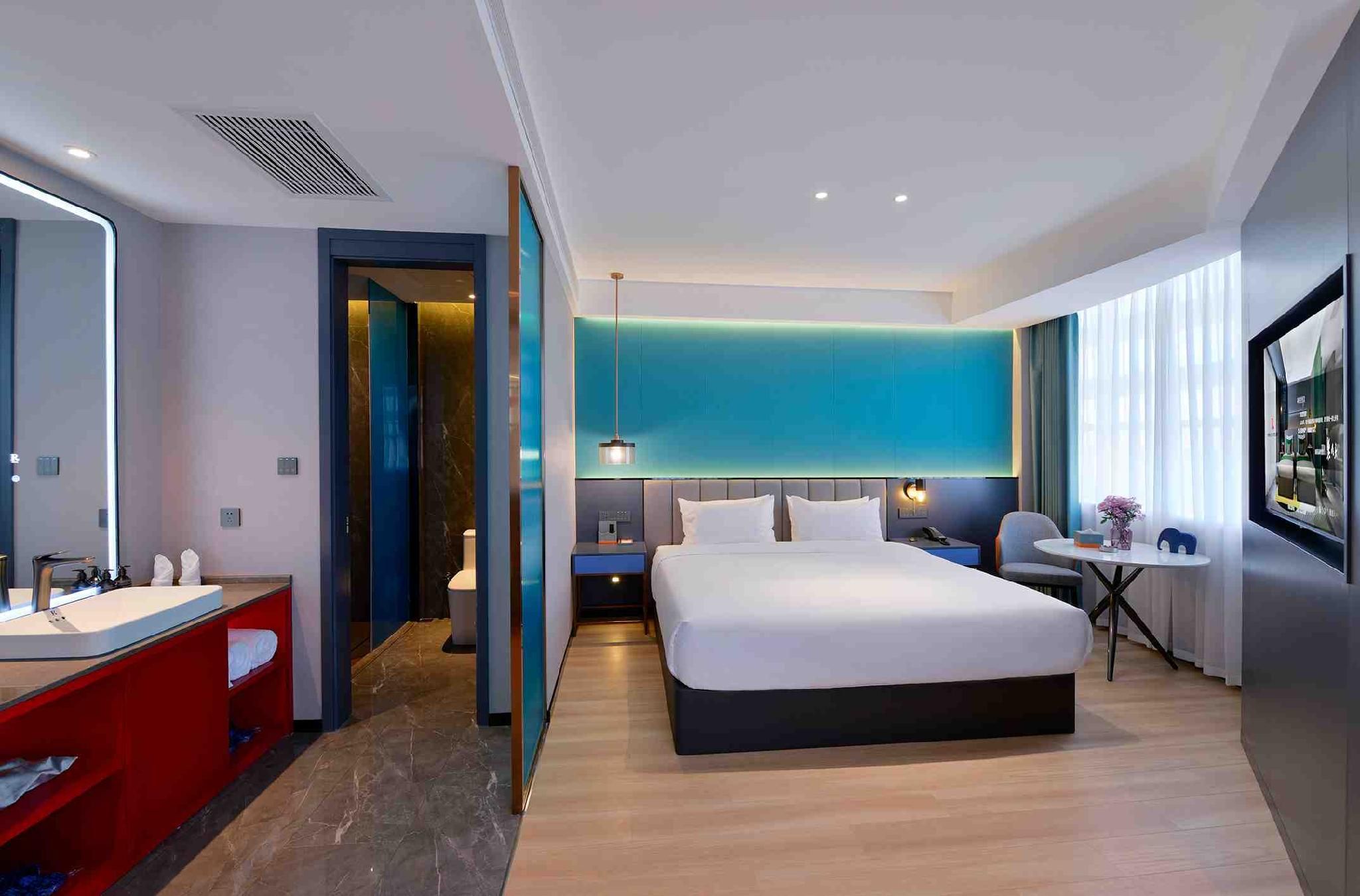 R Bed Room with City View