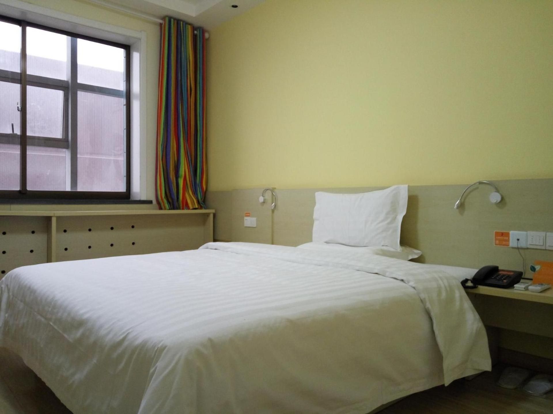 Business Queen Room