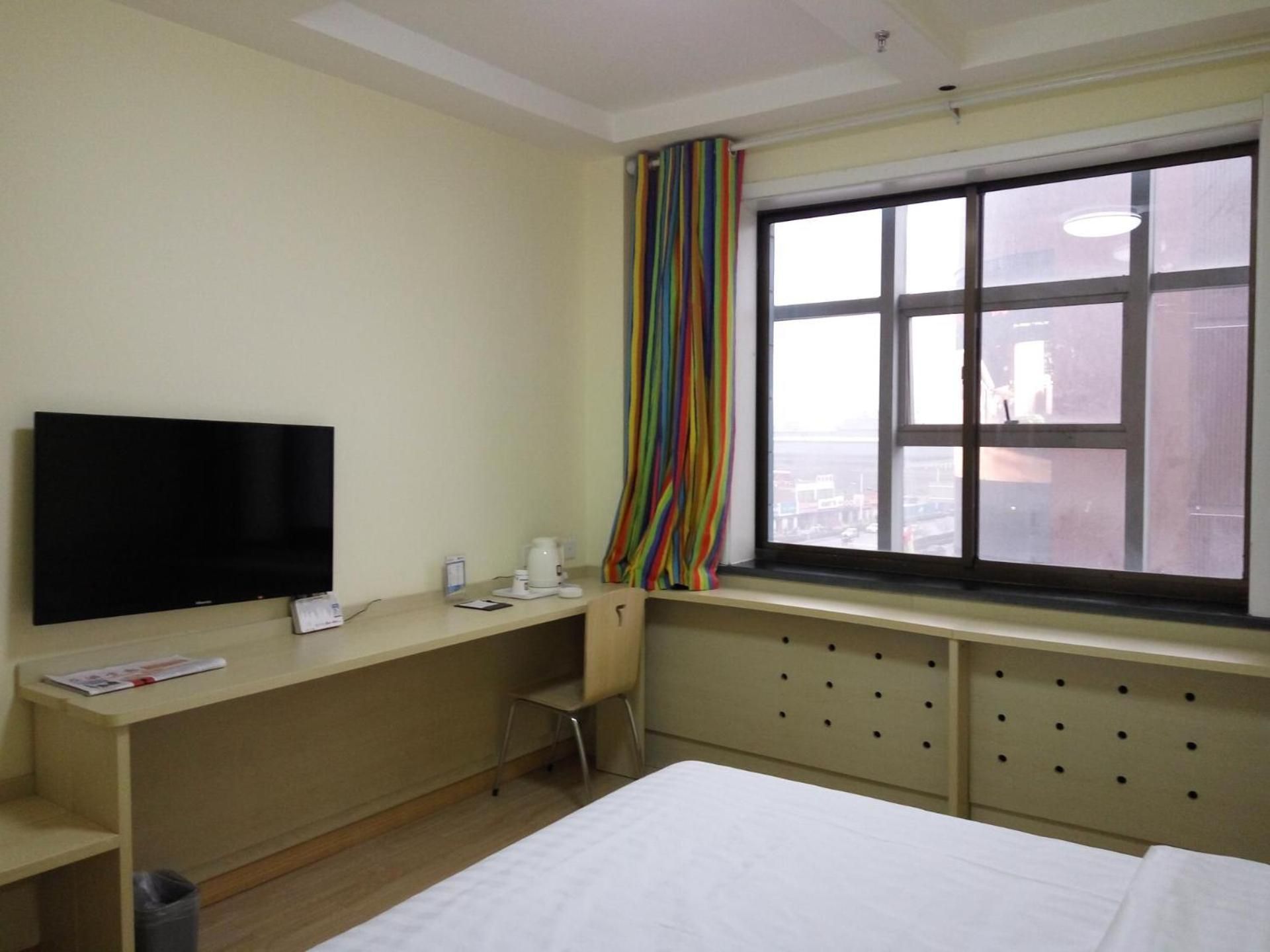 Business Queen Room