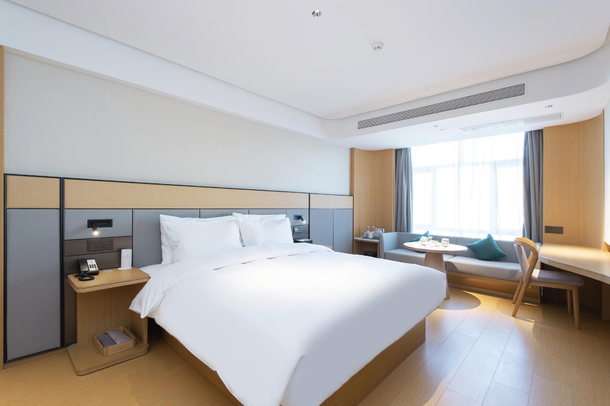 Business Superior Queen Room