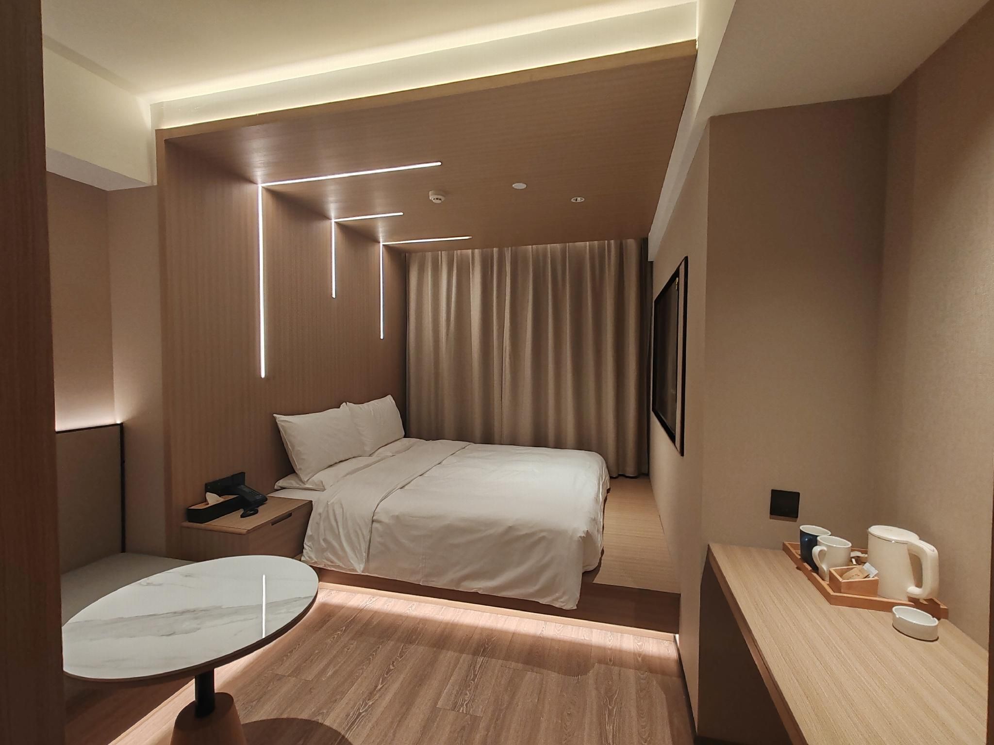Huazhu - Room With Bed