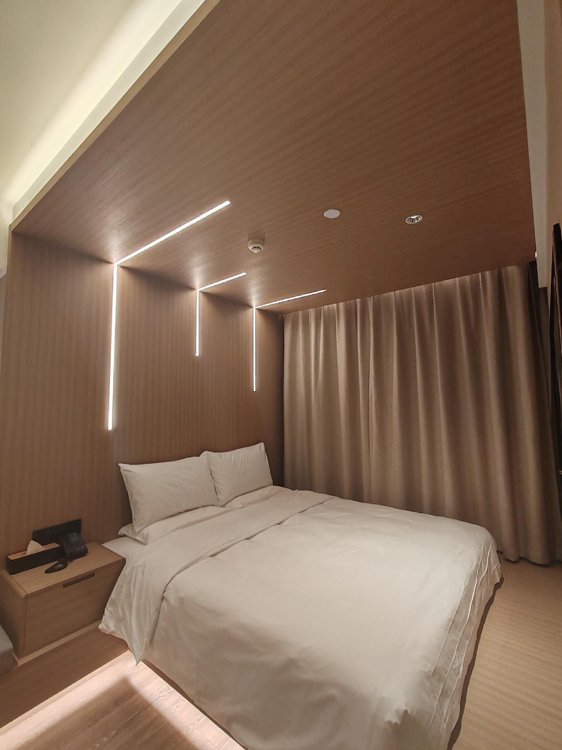 Huazhu - Room With Bed