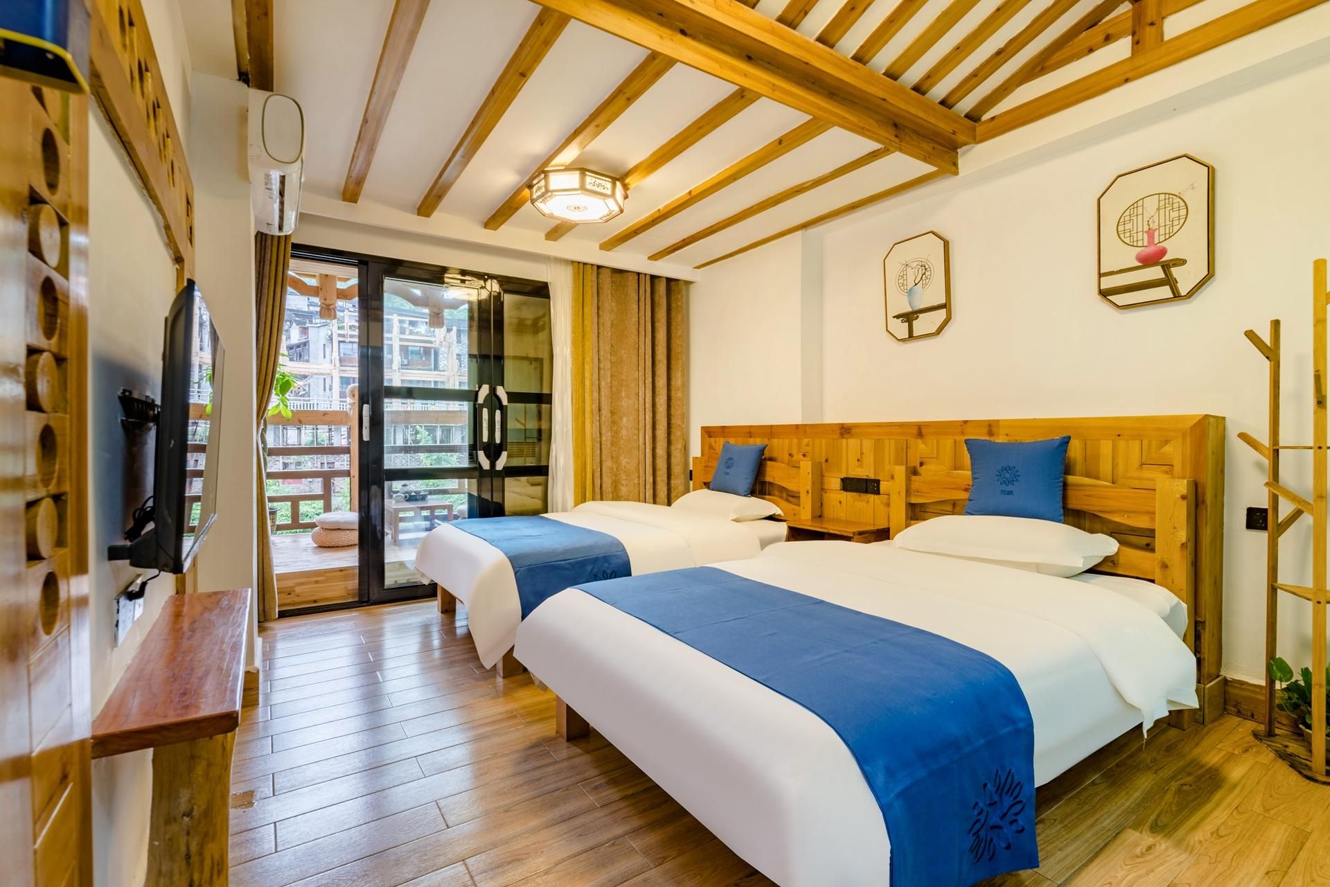 Floral Hotel Furong Ancient Town Qichi Inn Great Waterfall