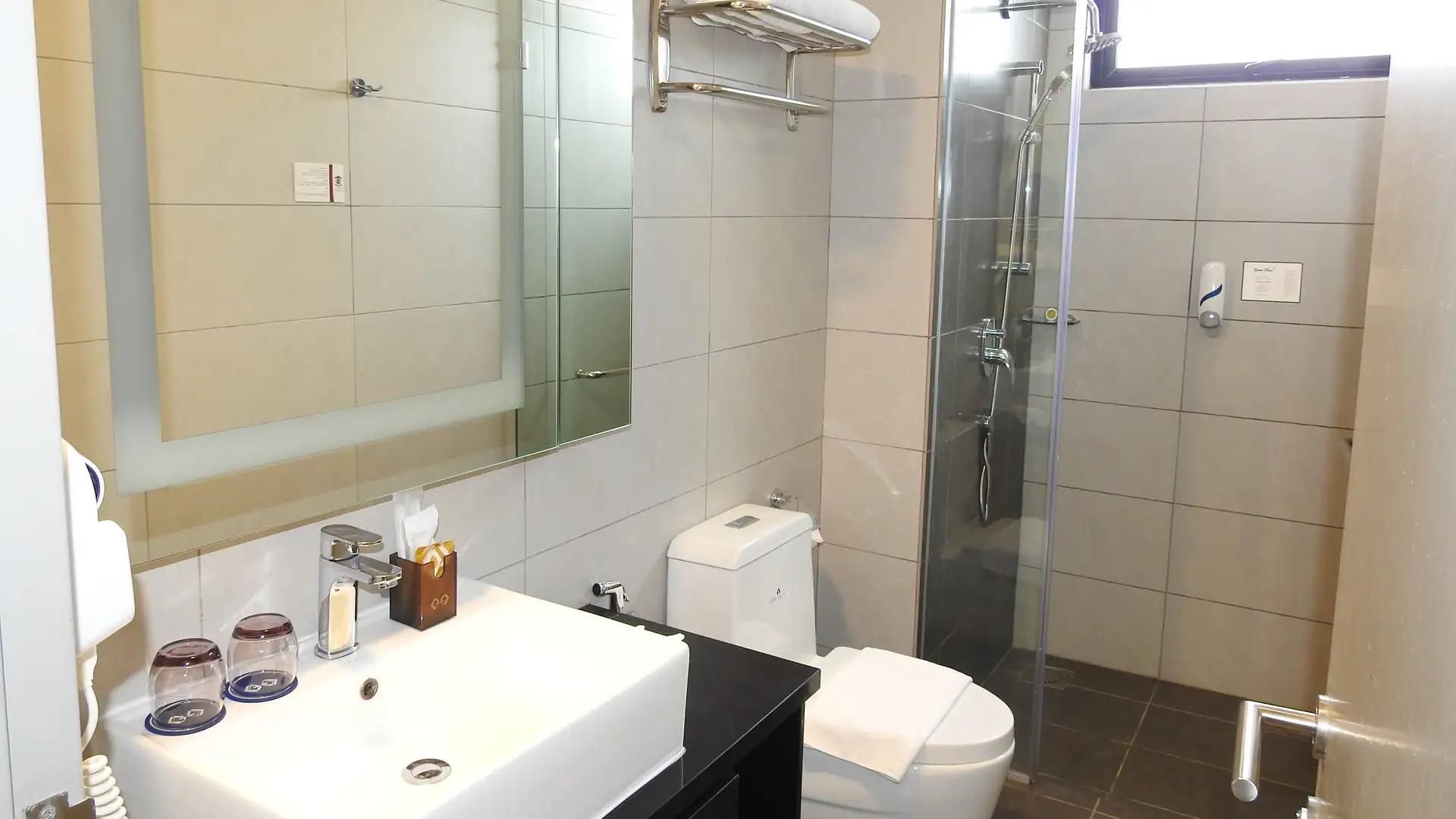 Highland Breeze Hotel Infinity Deluxe King Room 3