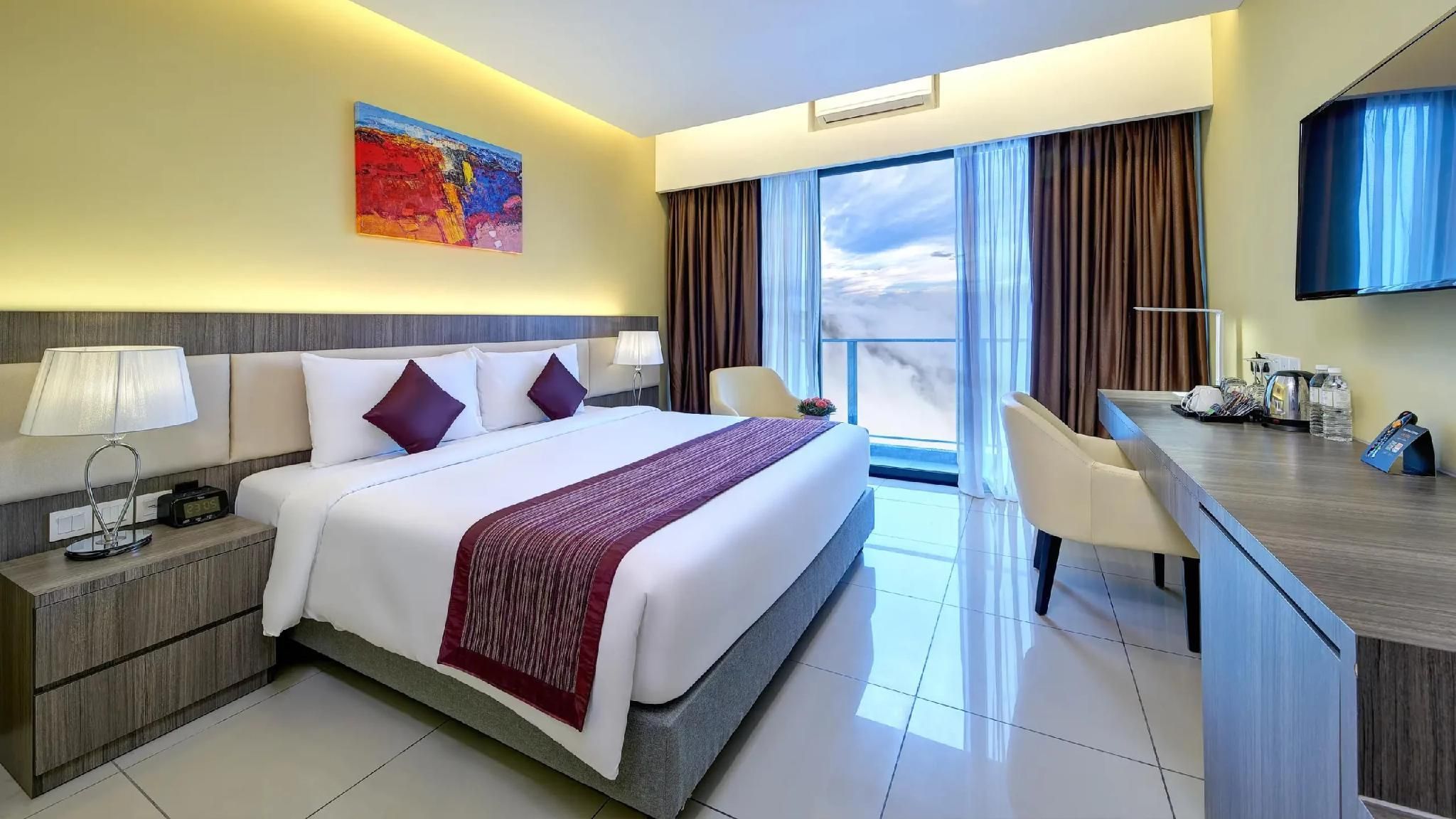 Highland Breeze Hotel Infinity Studio Queen Room