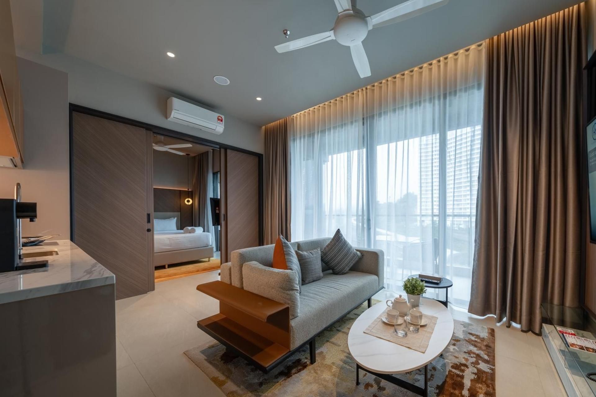 One Bed Room with Bathtub
