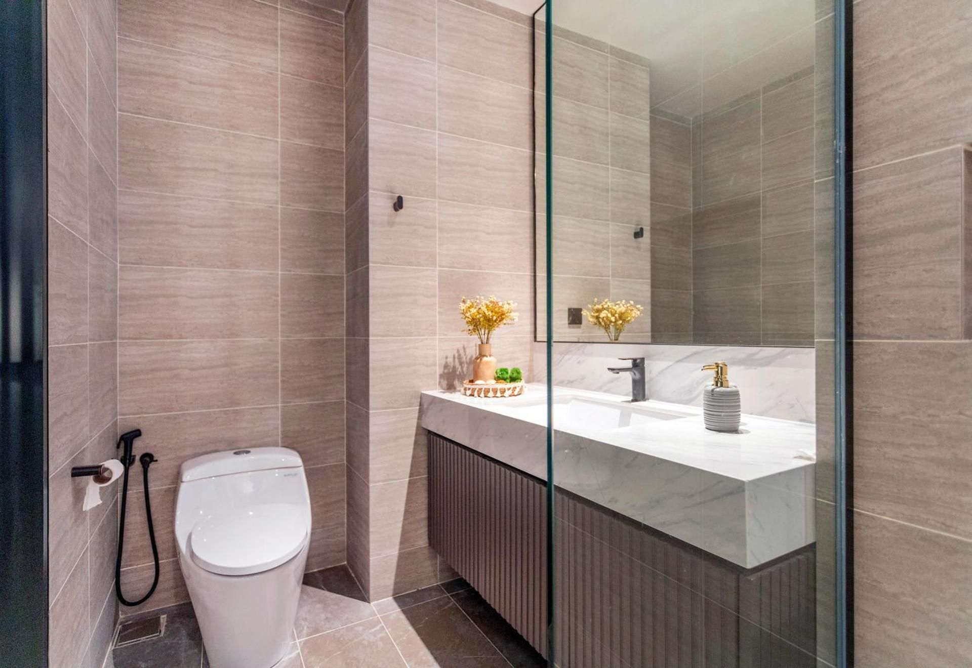 Three-Bedroom Apartment with Mountain View