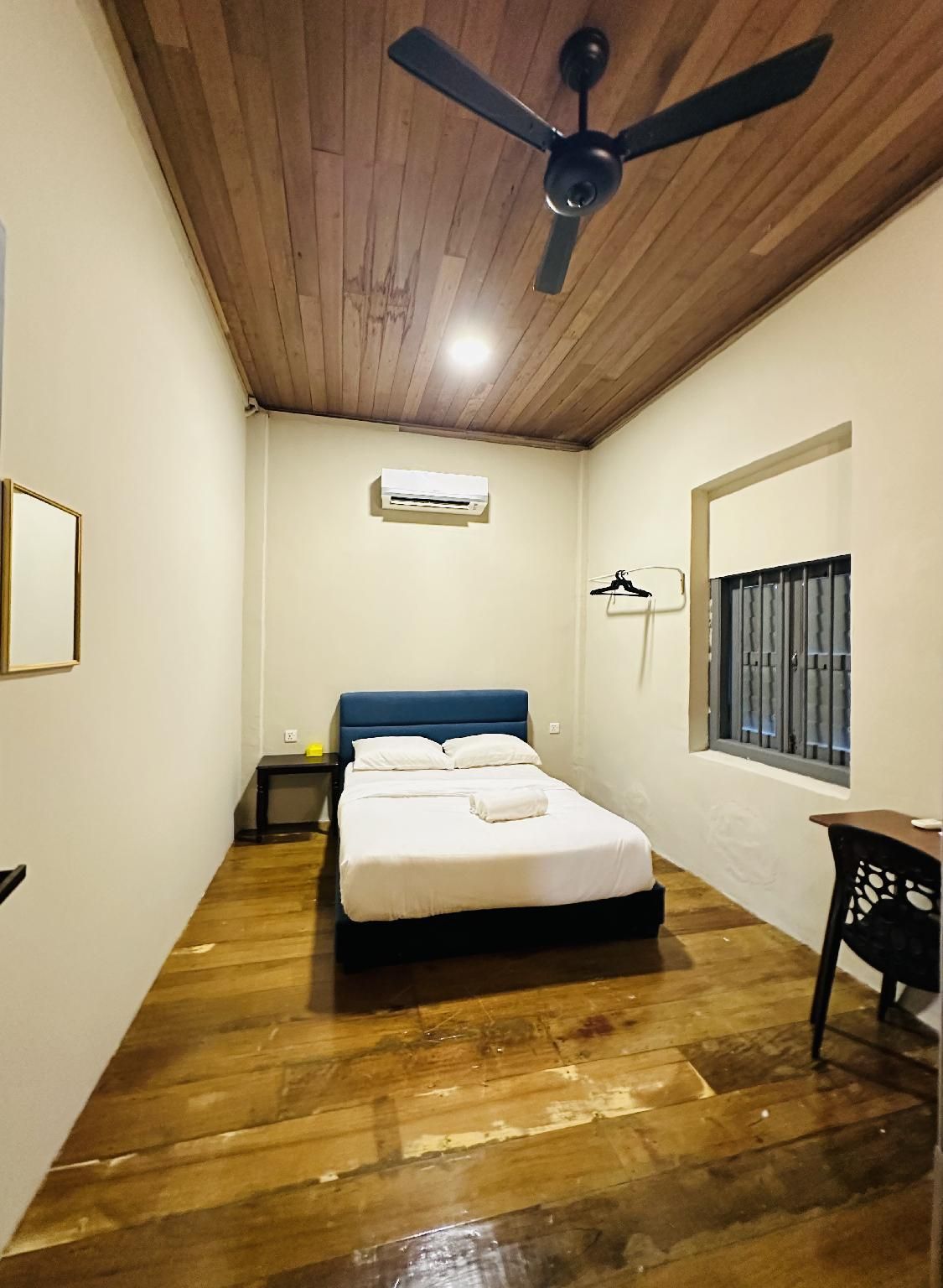 Budget Queen Room