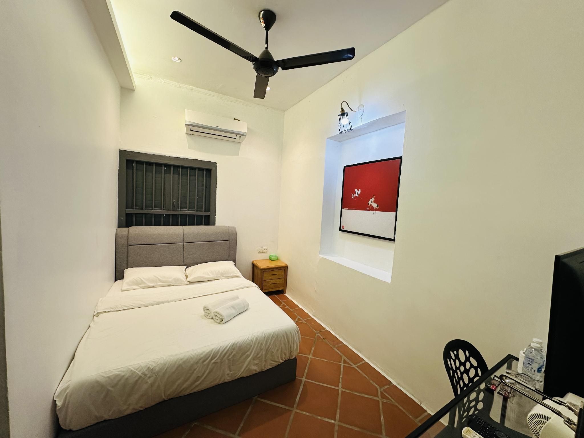 Standard Queen Room