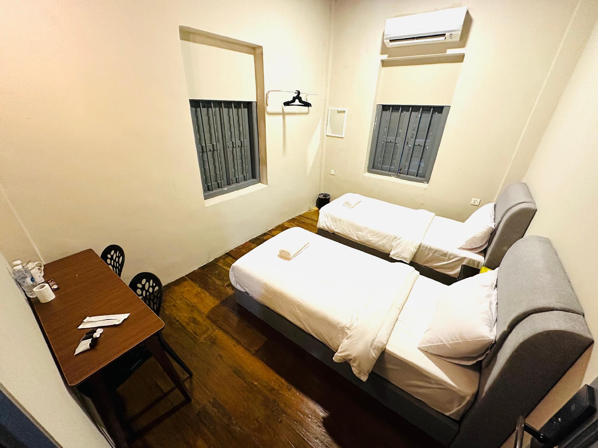 Budget Twin Room with Private Bathroom