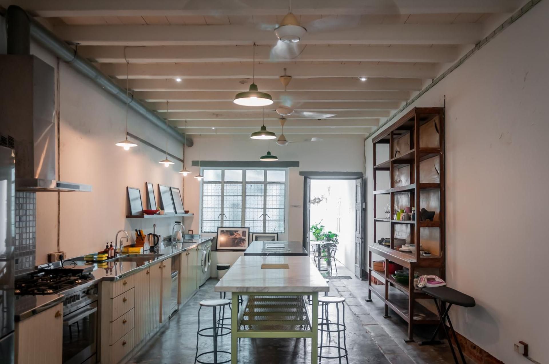 Three-Bedroom Townhouse (off site - 3 mins walk to Kimberley St Food Night Market)
