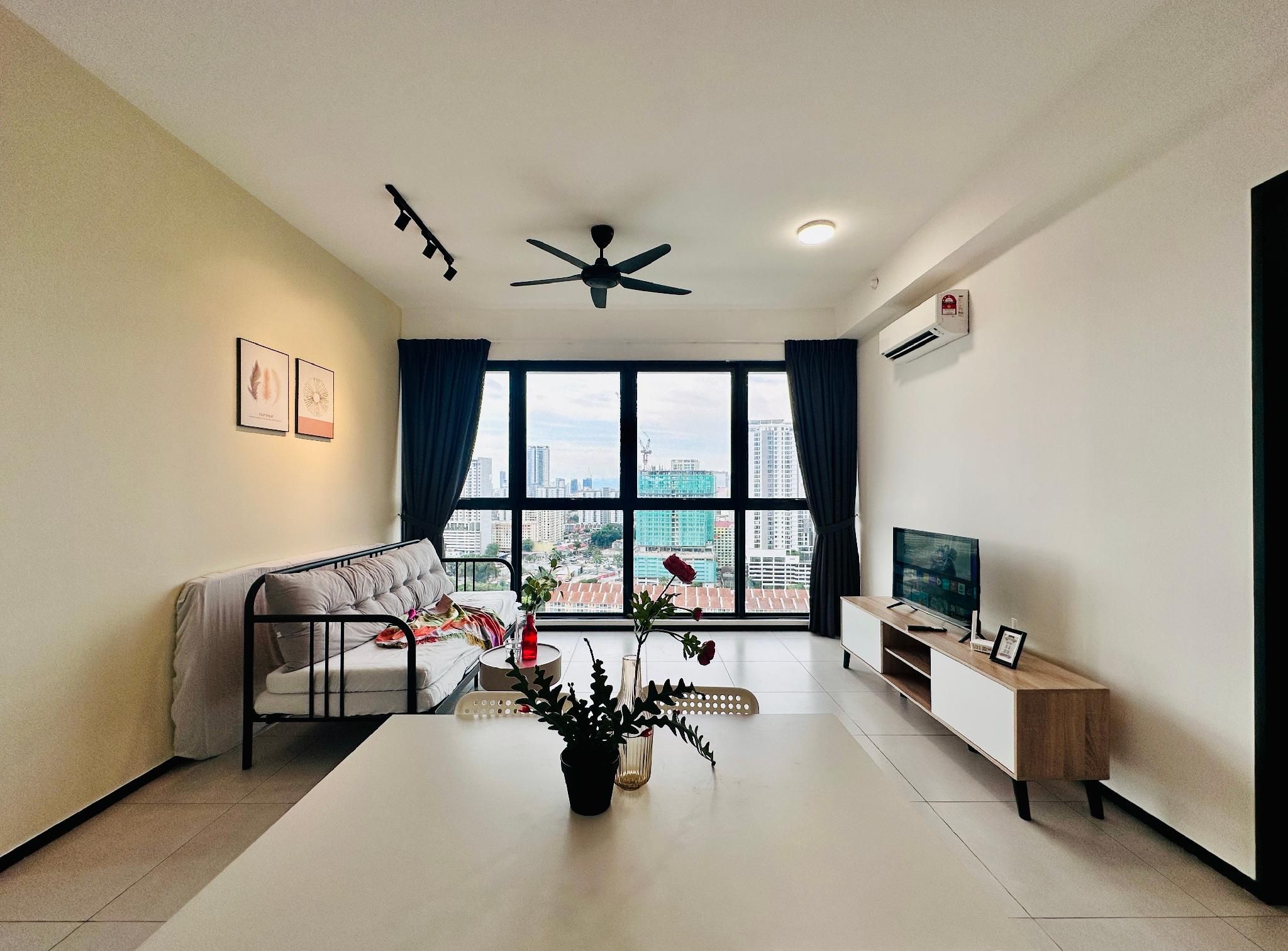 Urban Suite 3BR CityviewHomestay UA13A10 LDL N