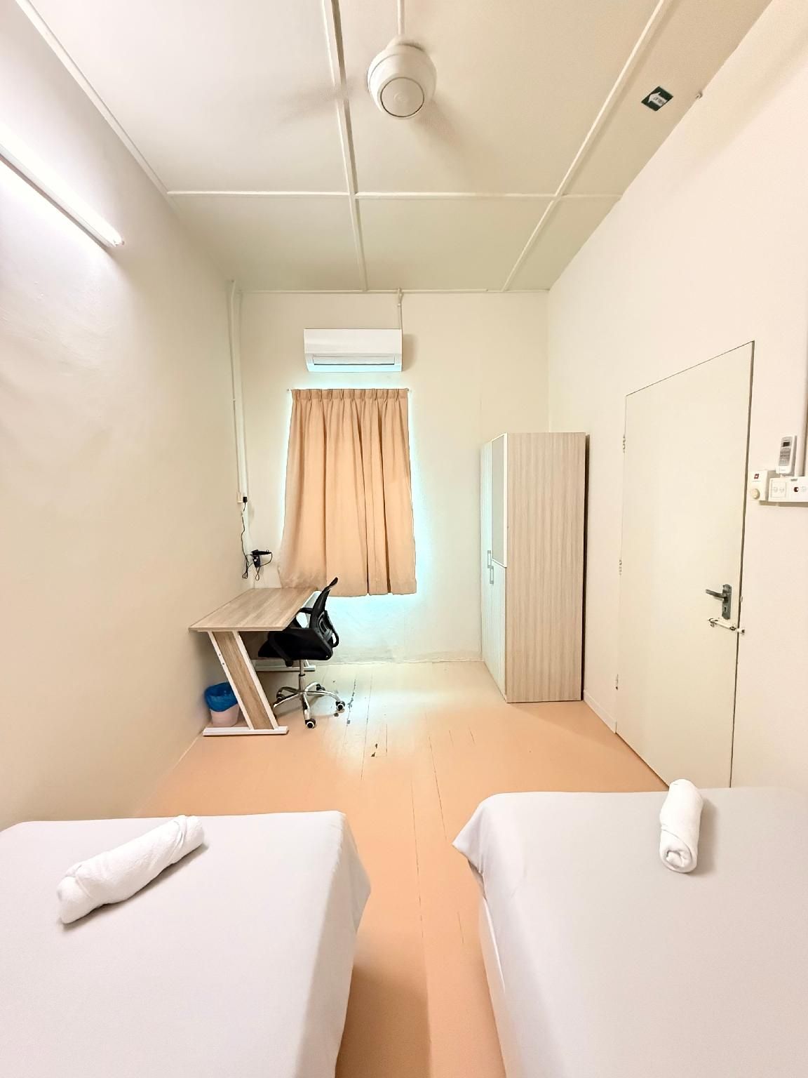 Twin Shared Bathroom