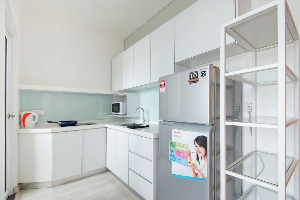 Couples Getaway XLIX | Cozy 1BR Suite