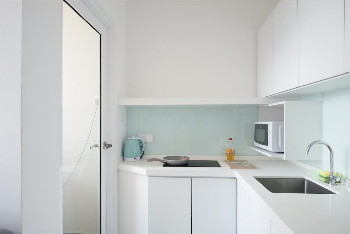 Couples Getaway XXVII | Cozy 1BR Suite