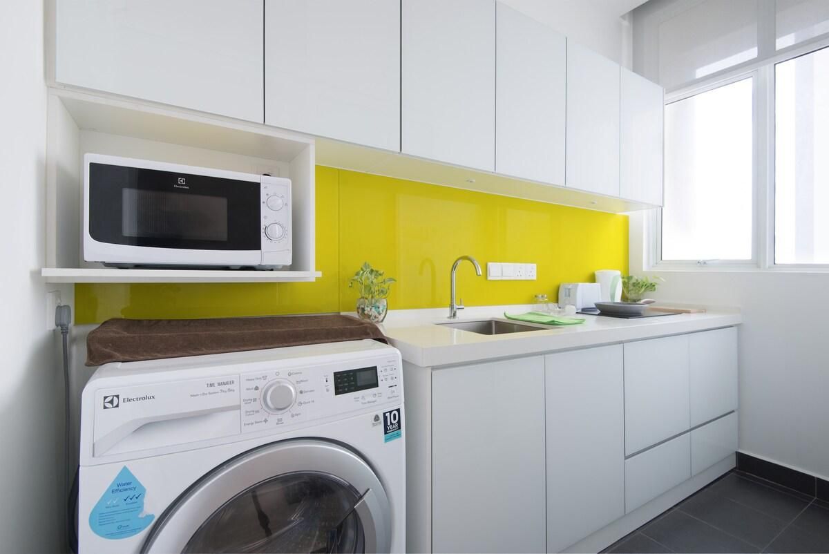 Couples Getaway XL | Cozy 1BR Suite
