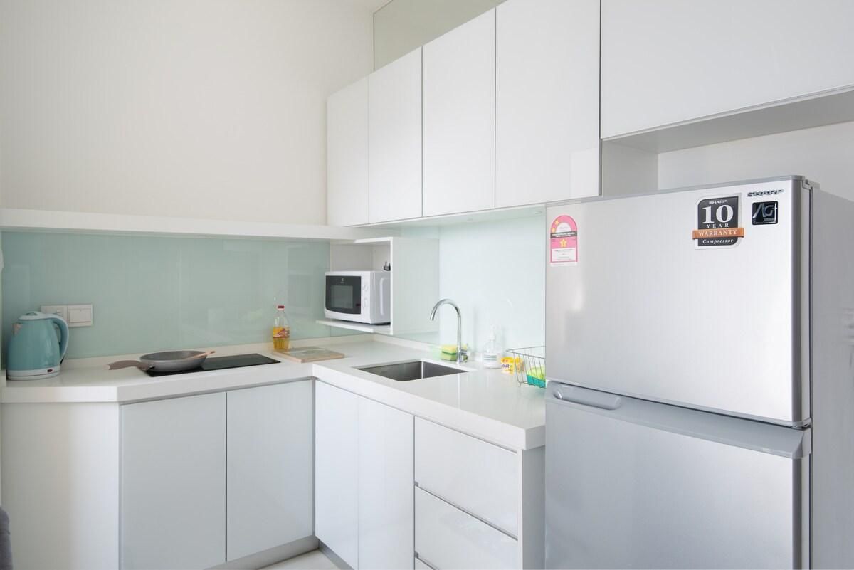 Couples Getaway XVIII | Cozy 1BR Suite