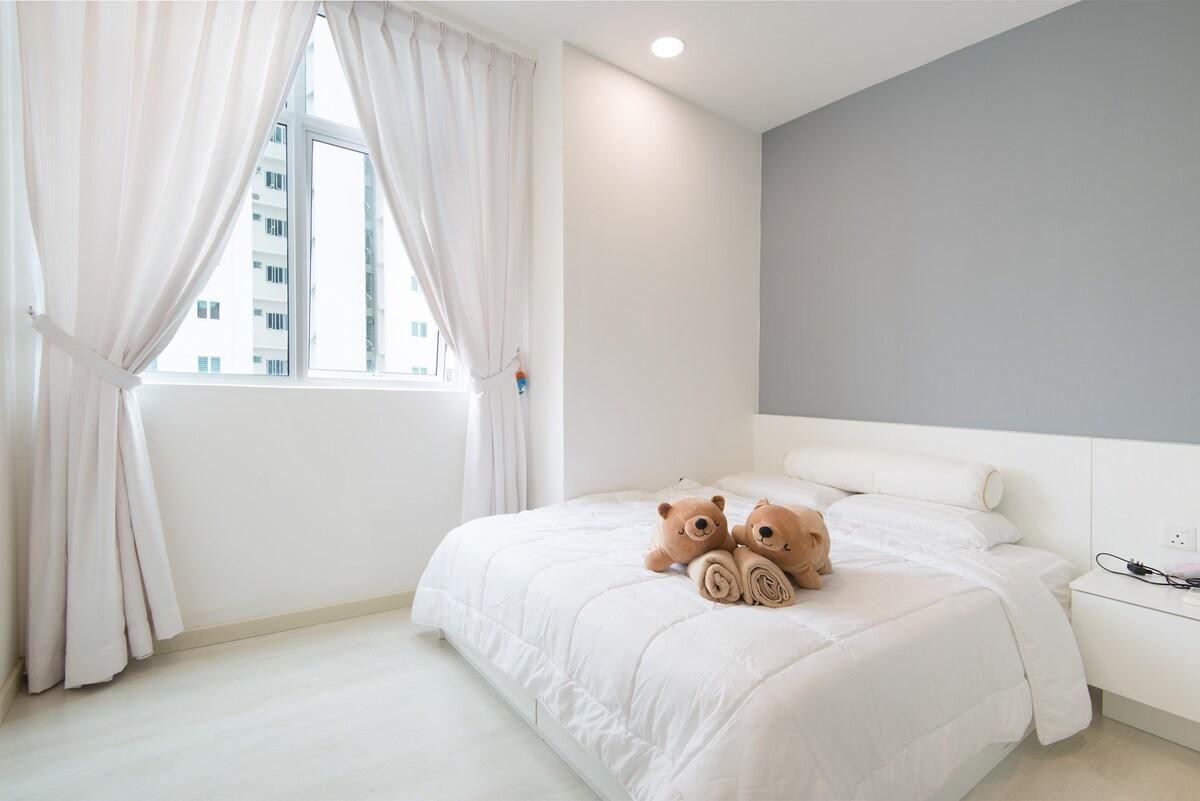 Couples Getaway XLIV | Cozy 1BR Suite