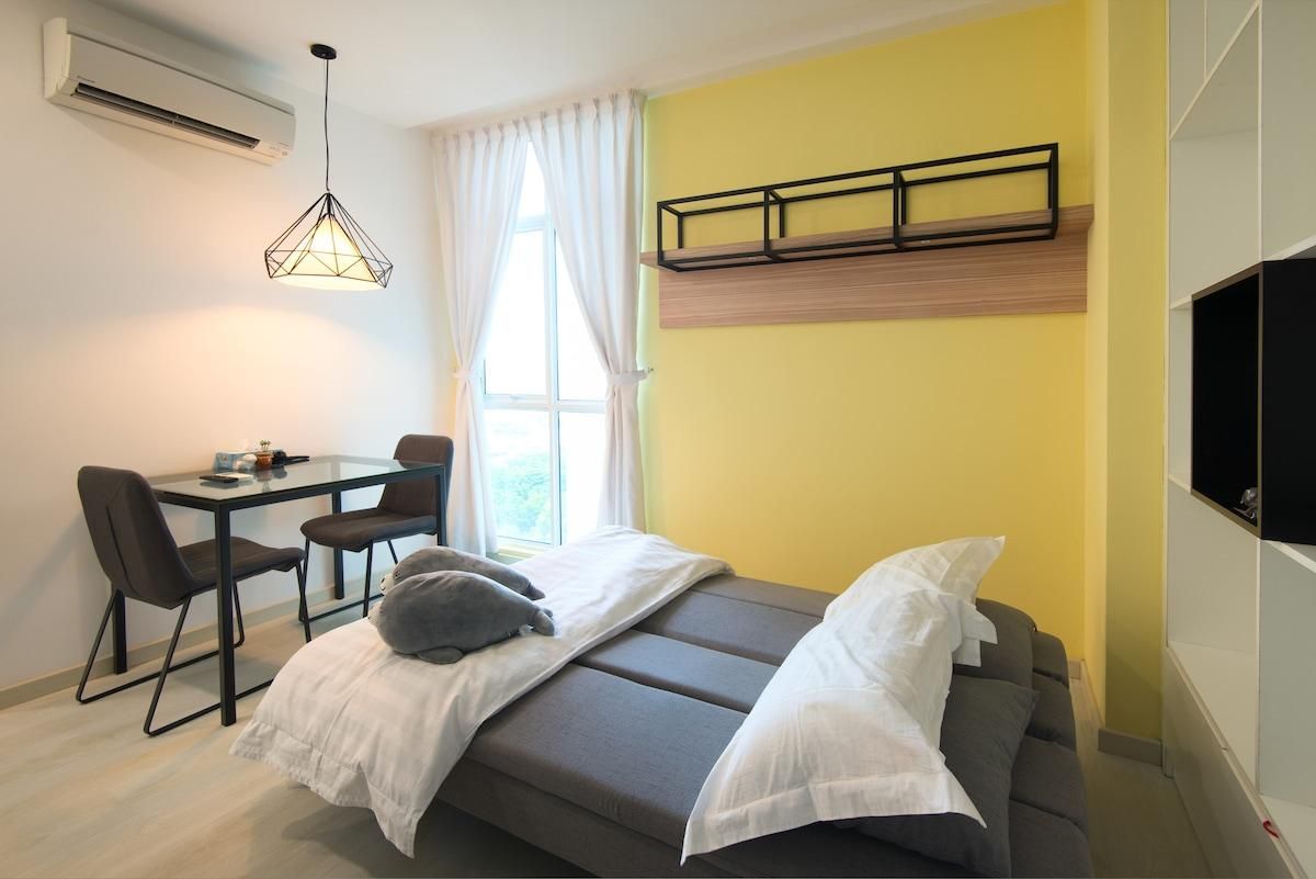 Couples Getaway XXII | Cozy 1BR Suite
