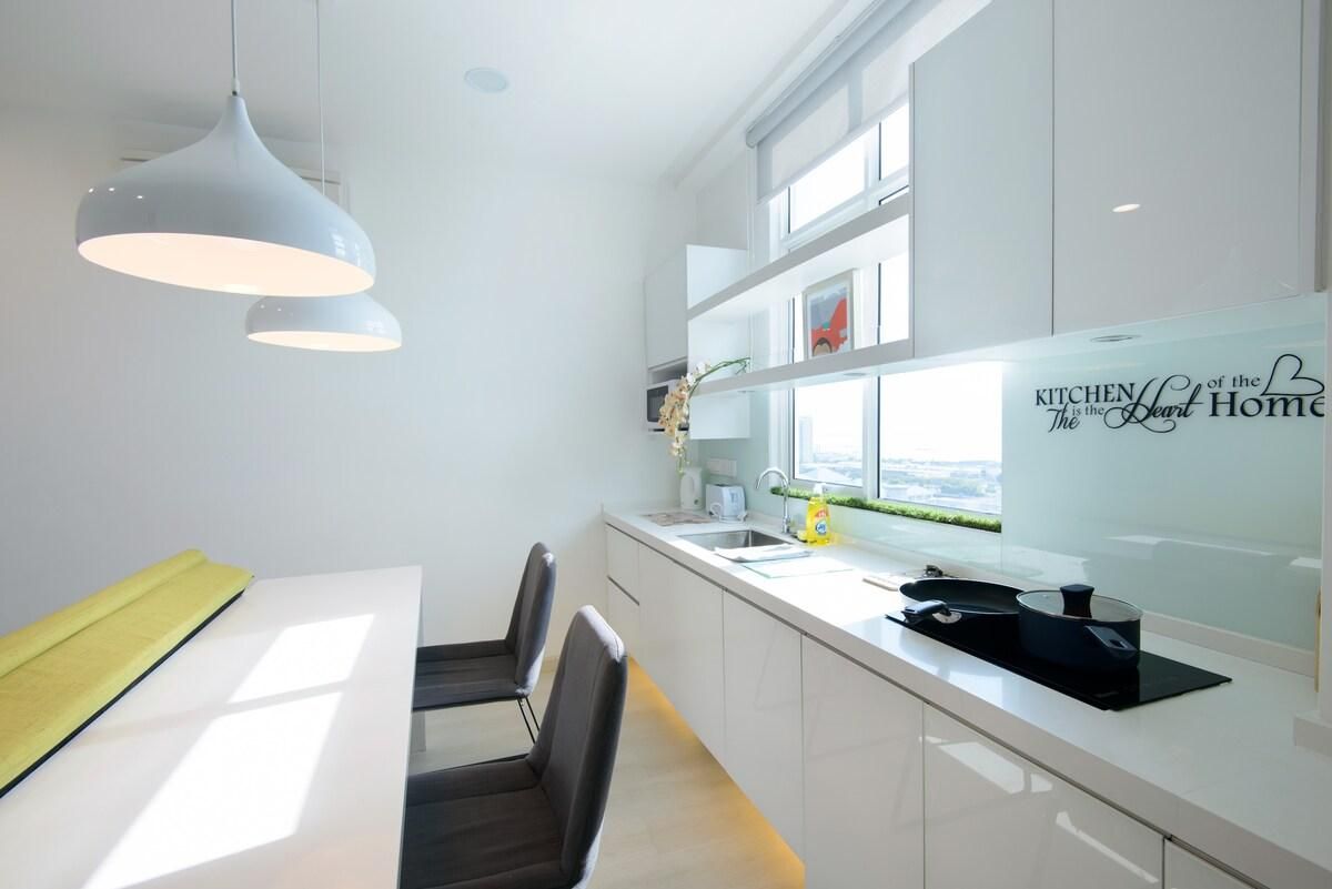 Couples Getaway VI | Cozy 1BR Suite