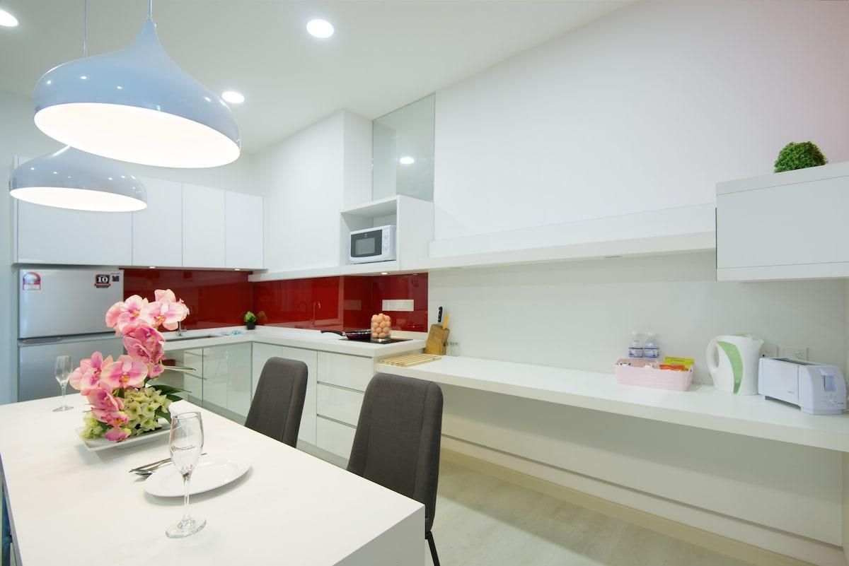Couples Getaway XLVZ | Cozy 1BR Suite